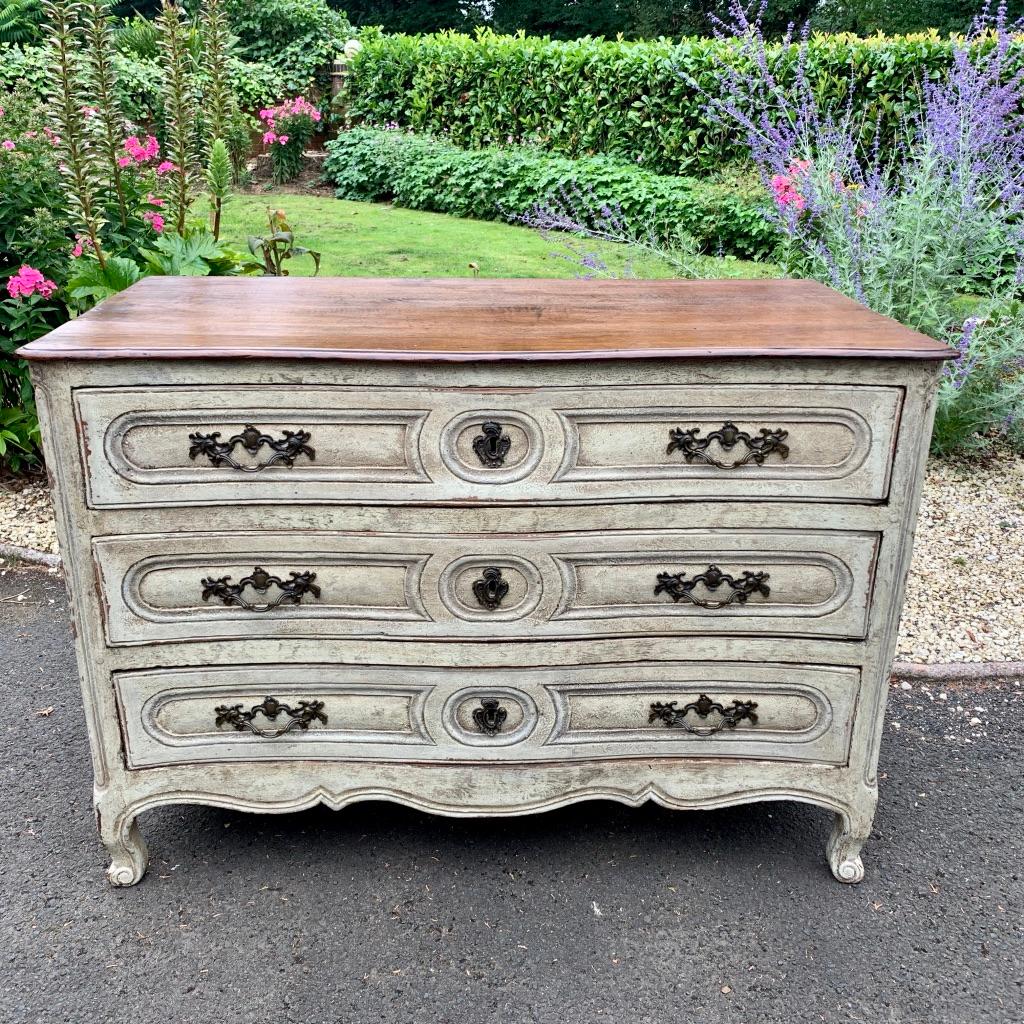 Fabulous 18th century French Louis XV style painted commode chest of drawers with polished oak top.
This is a very good original period oak commode and the paint finish gives it a very different look to the traditional dark oak, so it will fit a
