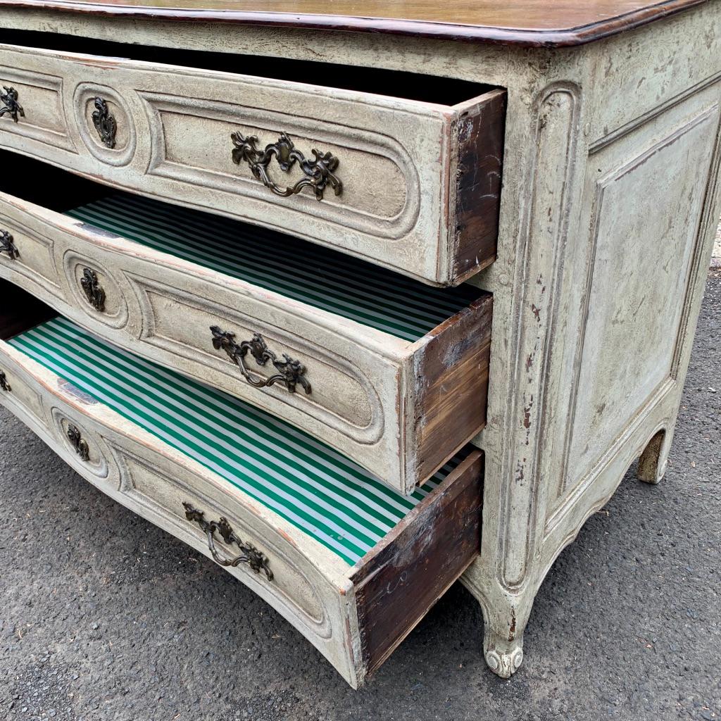 18th Century French Oak Painted Commode Chest of Drawers In Good Condition In Uppingham, Rutland