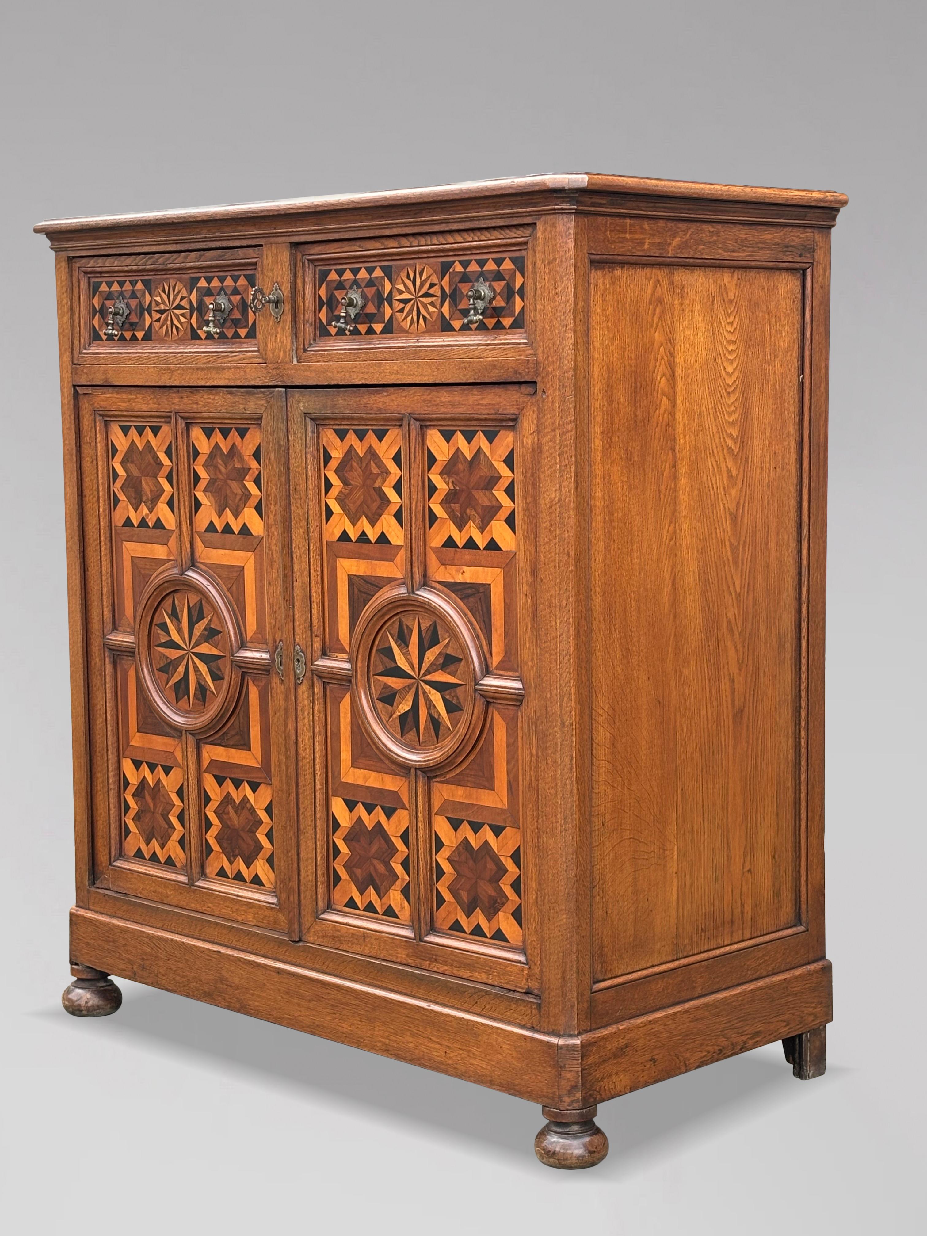Stile provenzale Credenza francese del XVIII secolo in Oak con intarsio e intarsio di legno in vendita