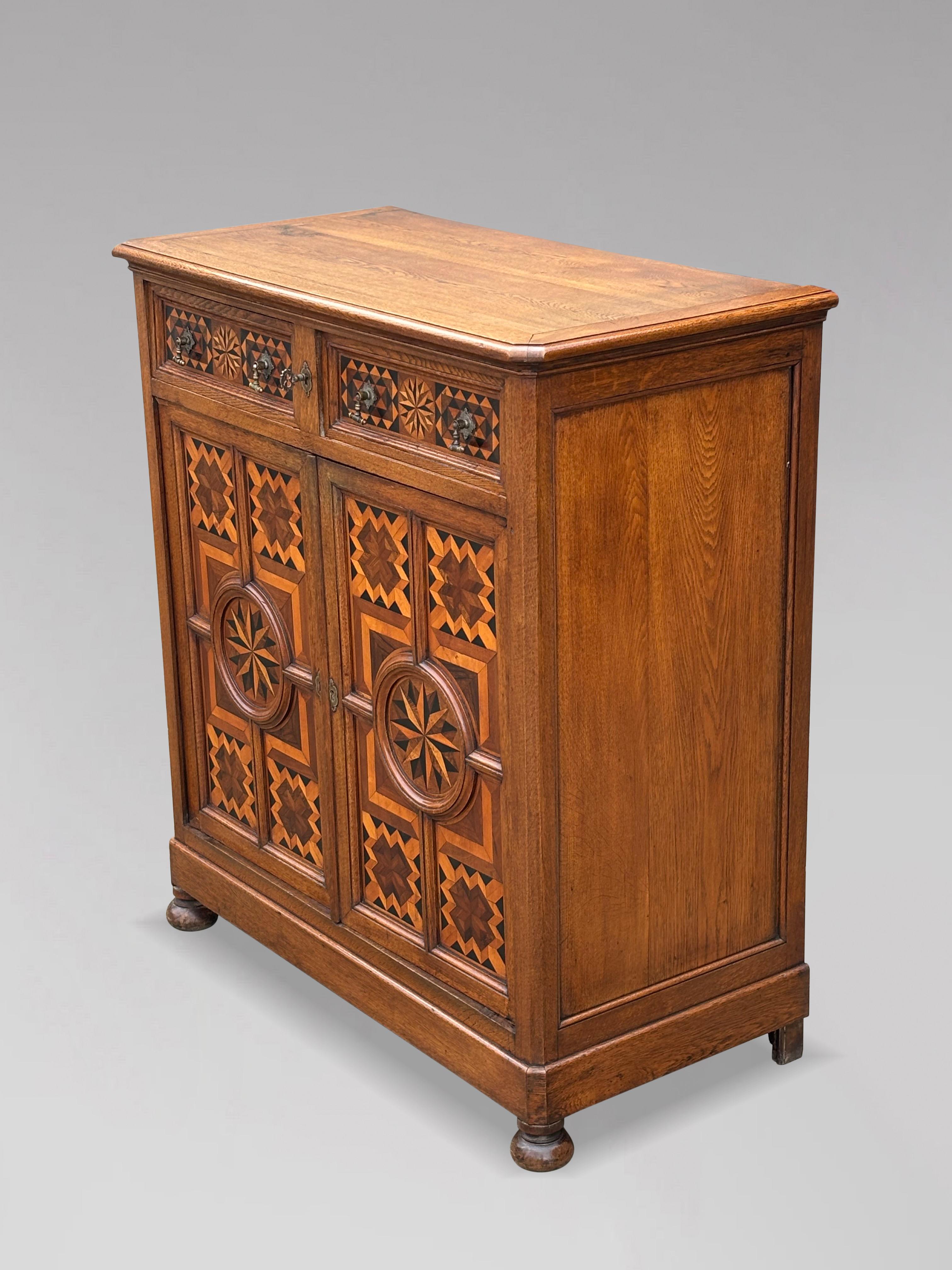 Francese Credenza francese del XVIII secolo in Oak con intarsio e intarsio di legno in vendita