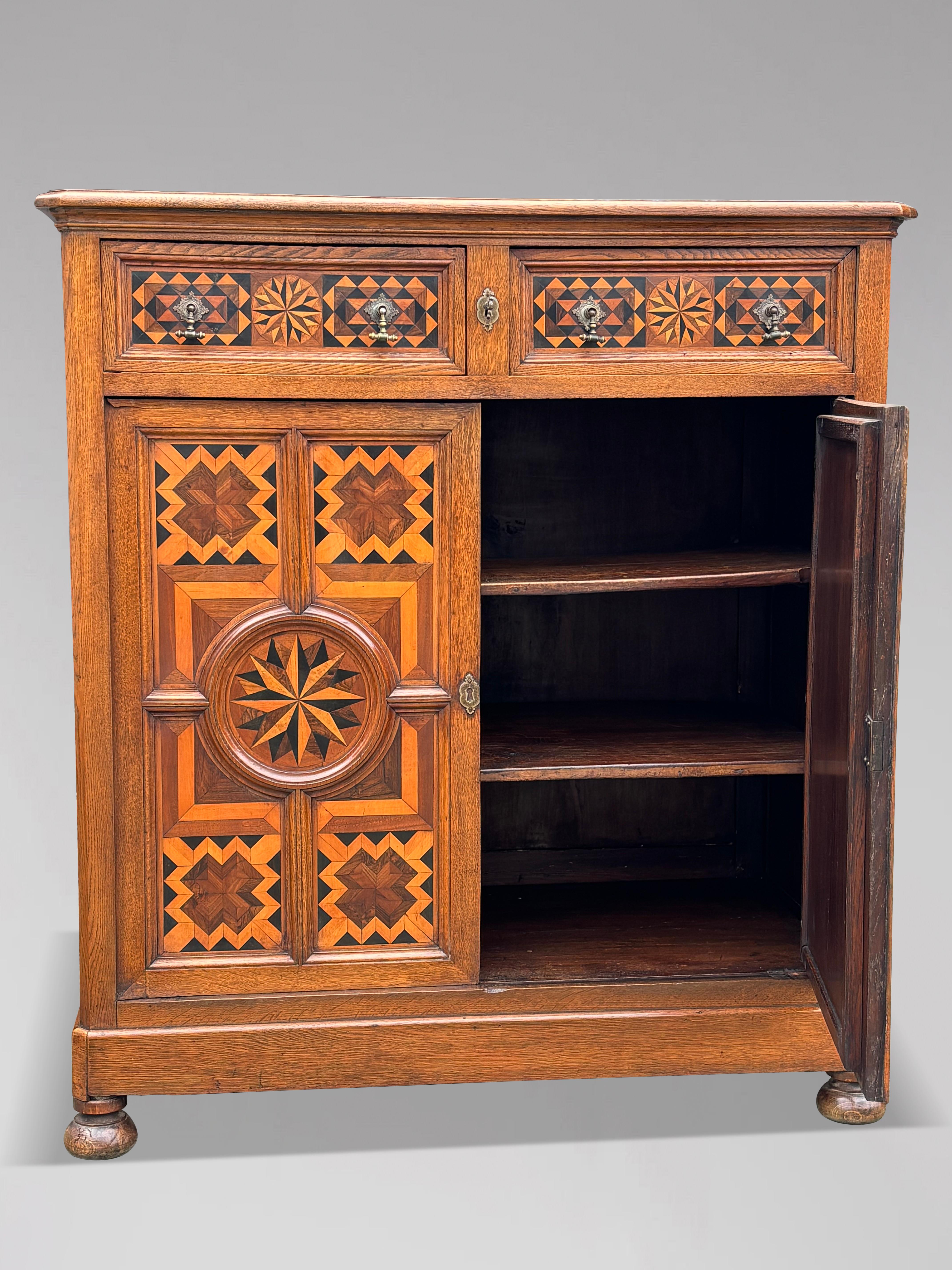 Credenza francese del XVIII secolo in Oak con intarsio e intarsio di legno In condizioni buone in vendita a Petworth,West Sussex, GB