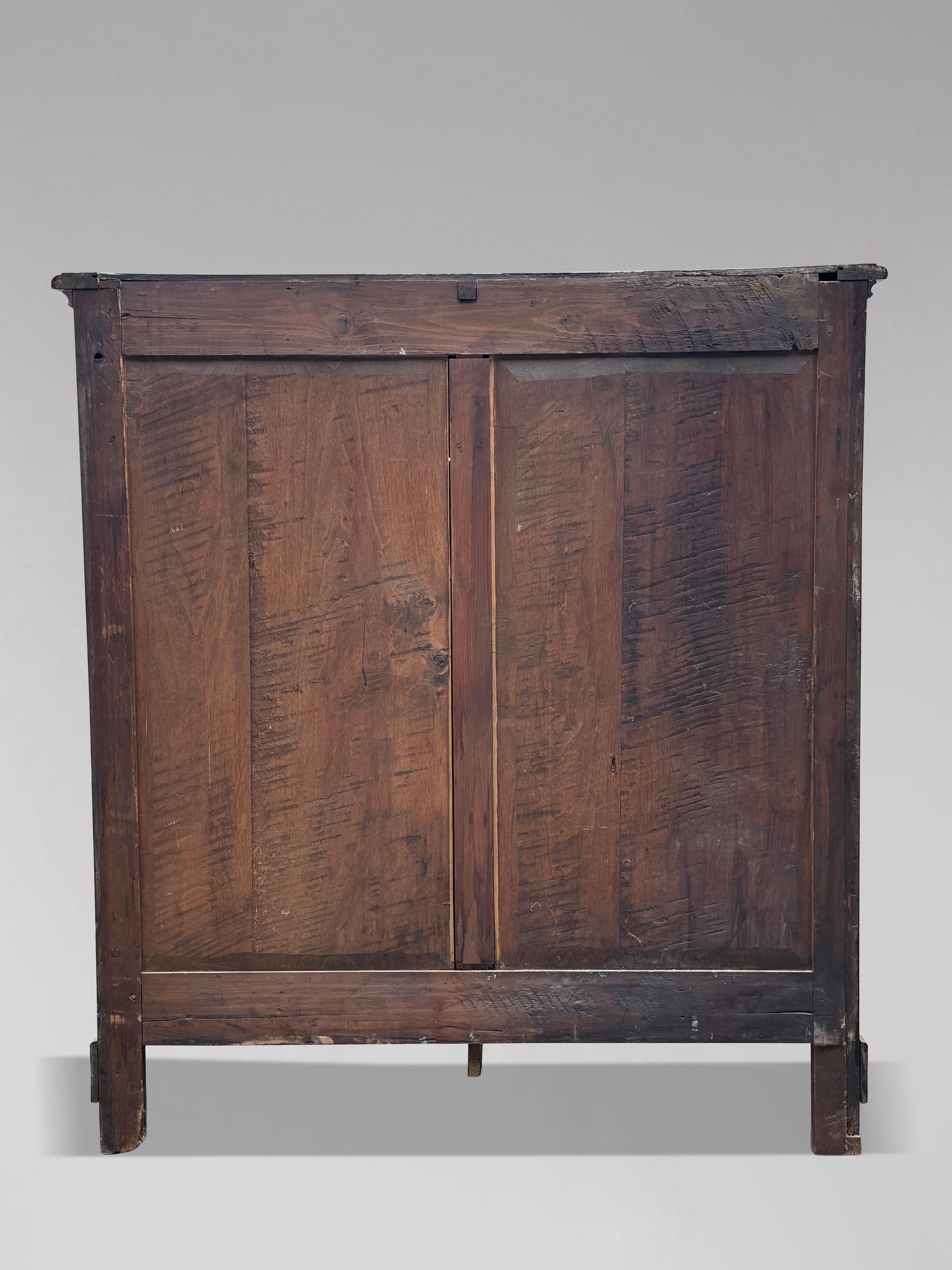 Fino al XVIII secolo Credenza francese del XVIII secolo in Oak con intarsio e intarsio di legno in vendita