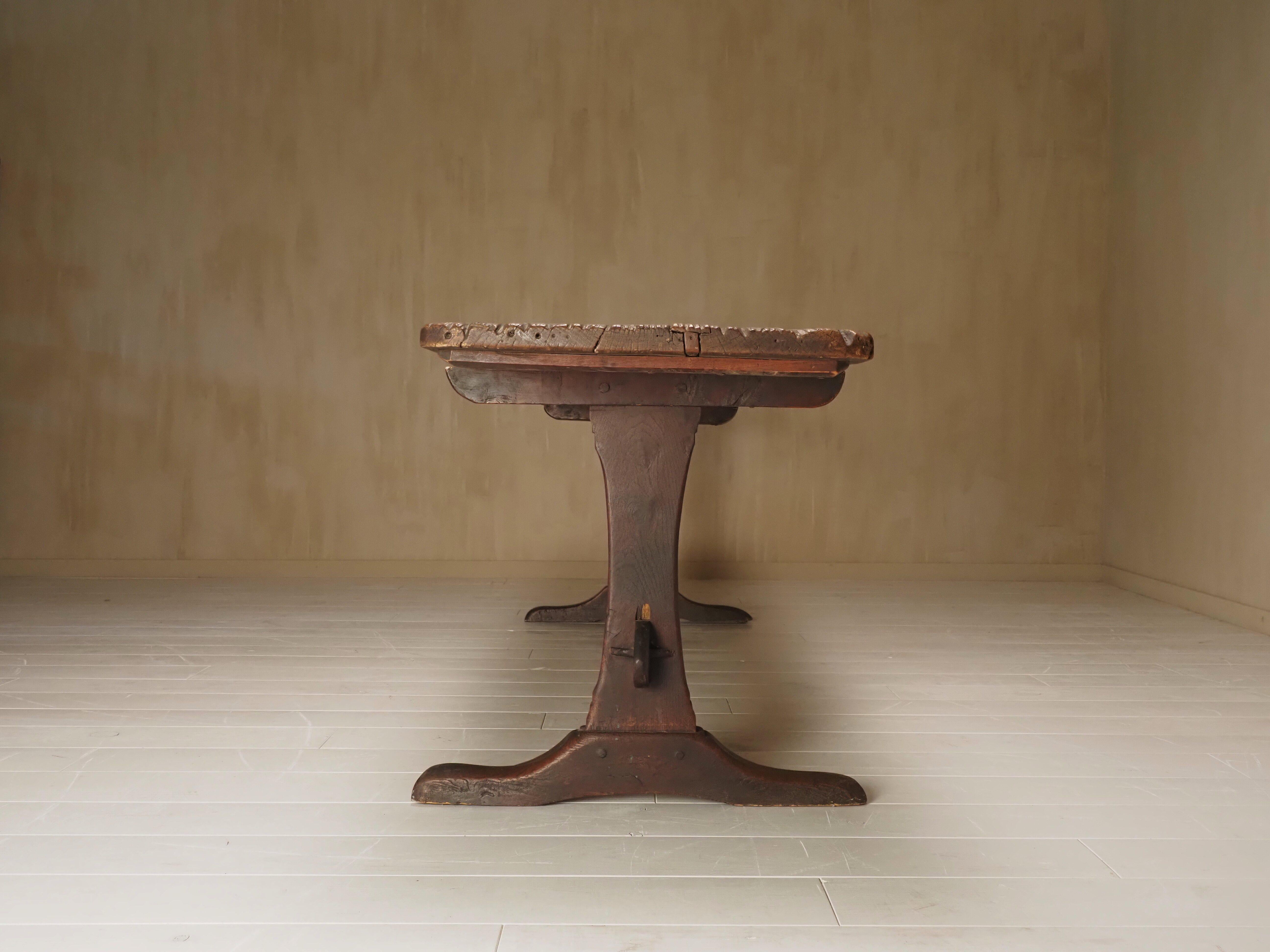 Oak 18th Century French oak refectory table For Sale