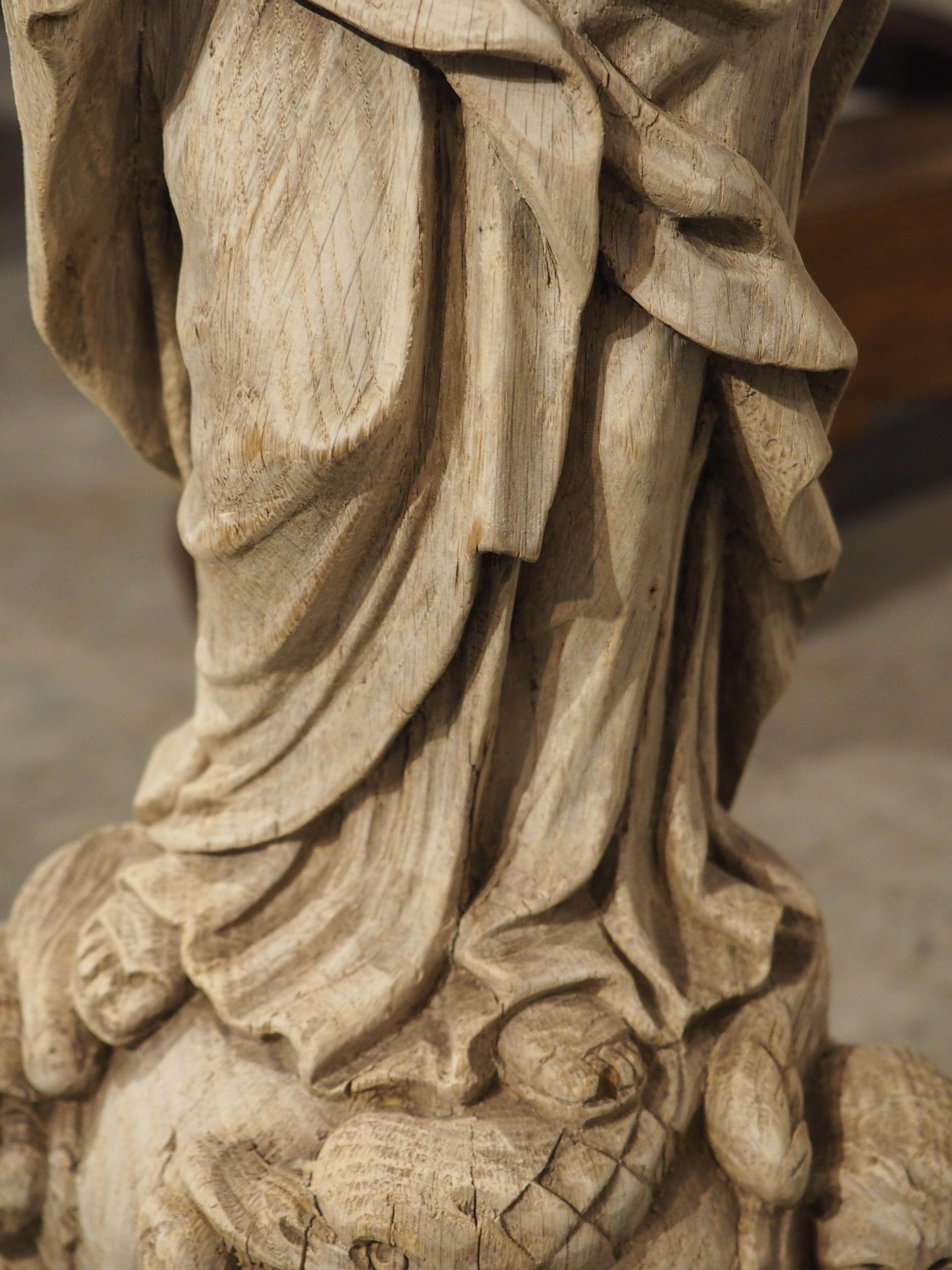 Legno Scultura di Madonna e Child & Child in Oak francese del XVIII secolo in vendita