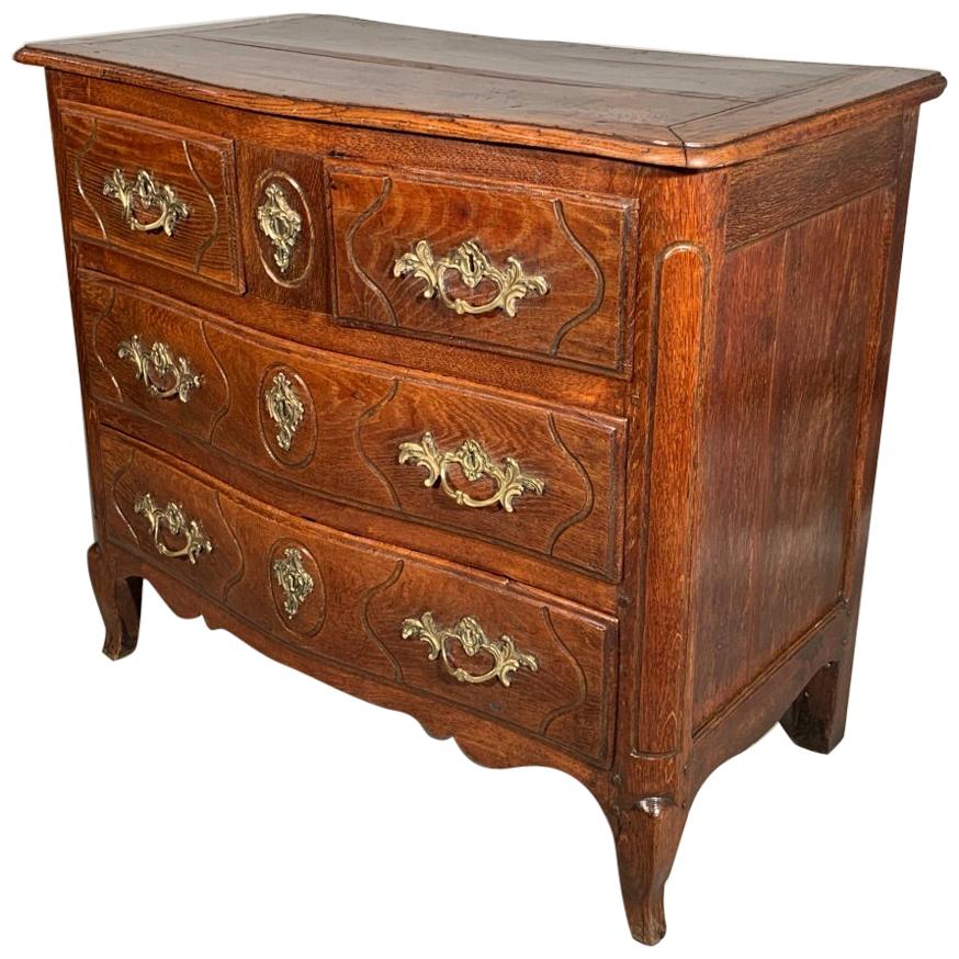18th Century French Oak Serpentine Commode of Small Proportions For Sale