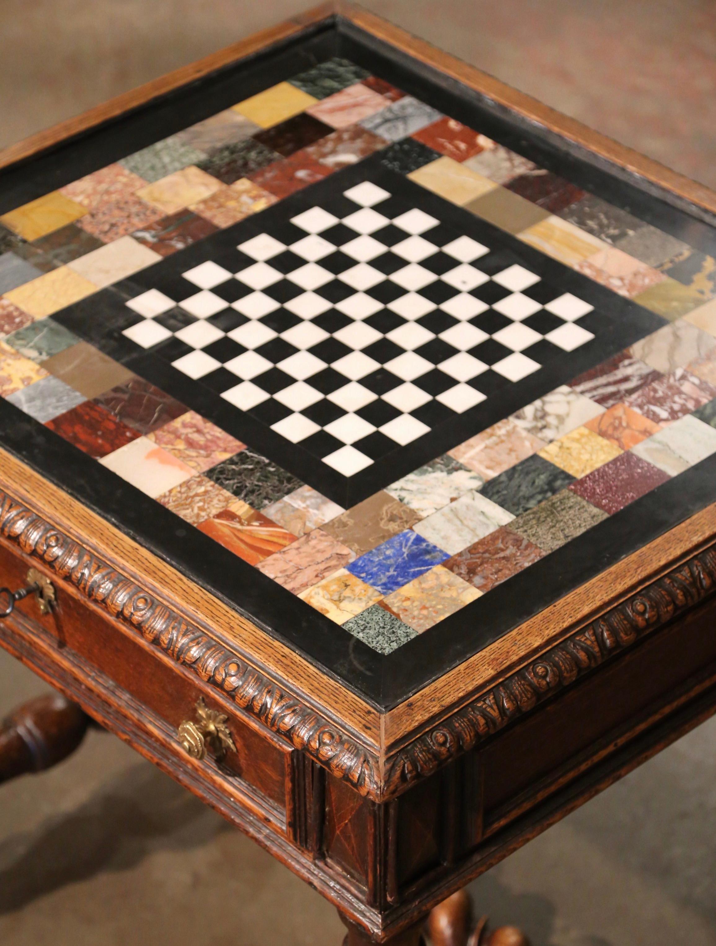 Français Table de jeu d'échecs et de damier en chêne sculpté et plateau en marbre et onyx français du 18ème siècle  en vente