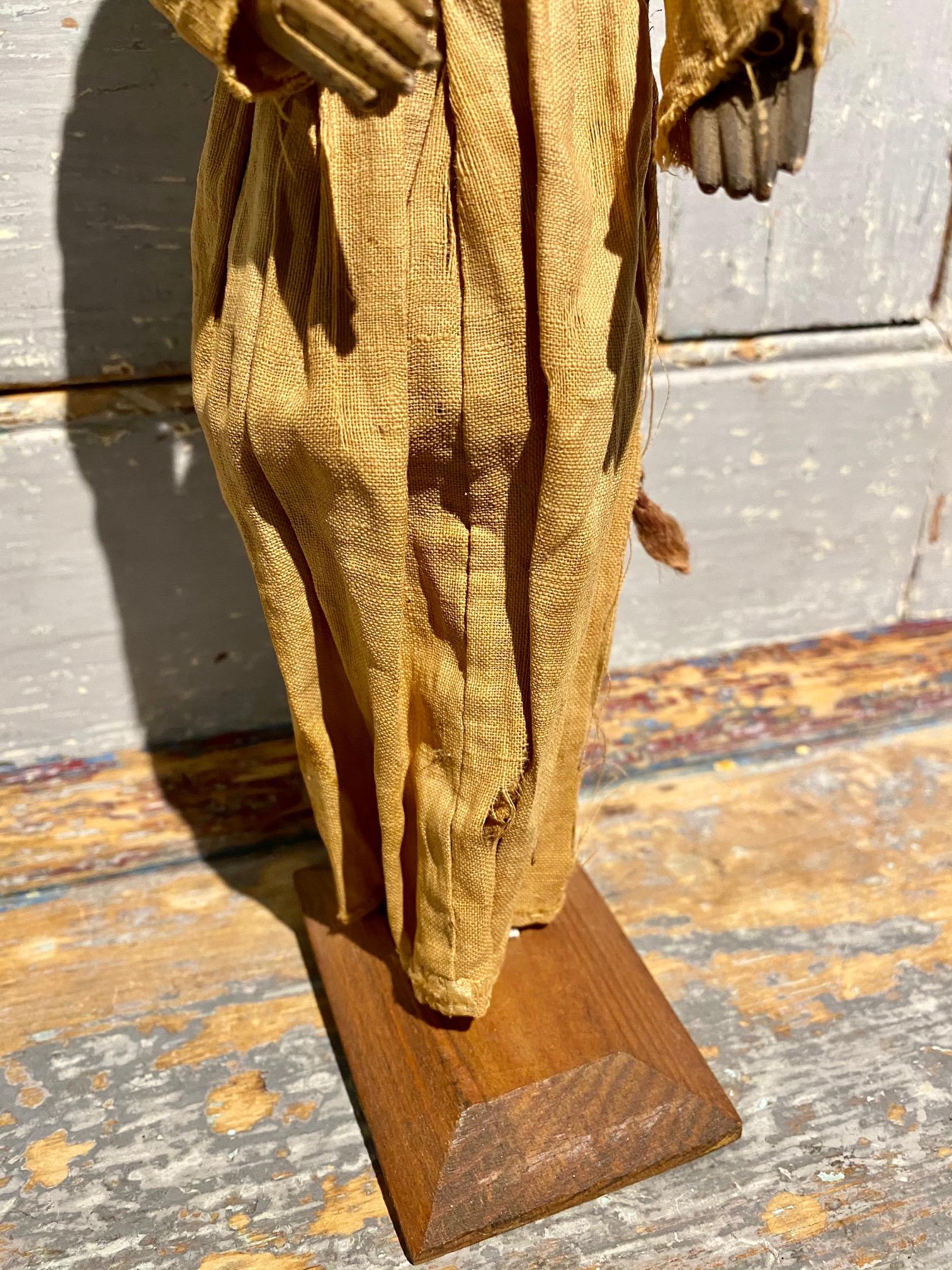 Hand-Carved 18th Century French or Italian Santo Nativity Figure For Sale