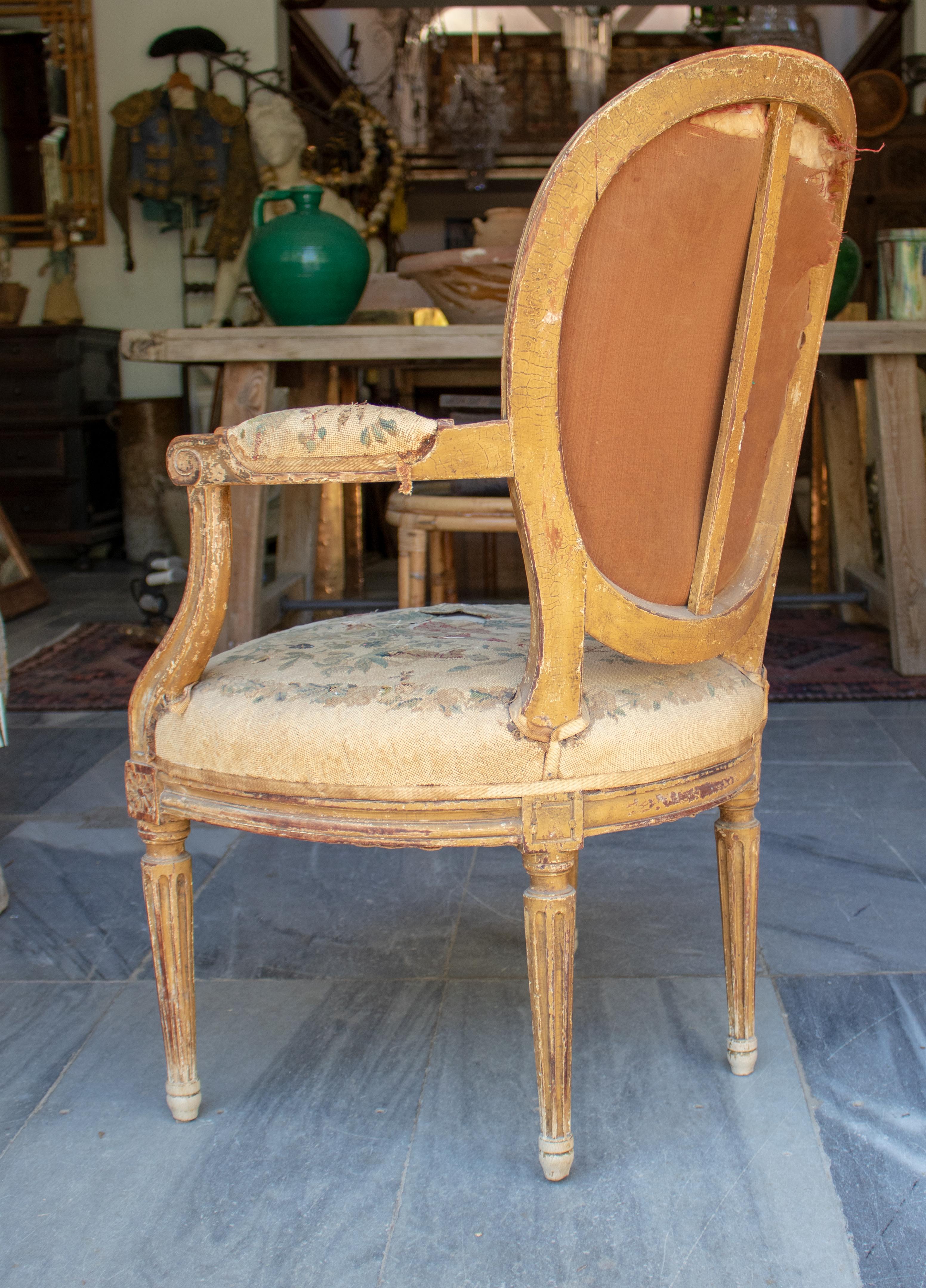 18th Century French Original Chinoiserie Tapestry Upholstered Armchair In Good Condition For Sale In Marbella, ES