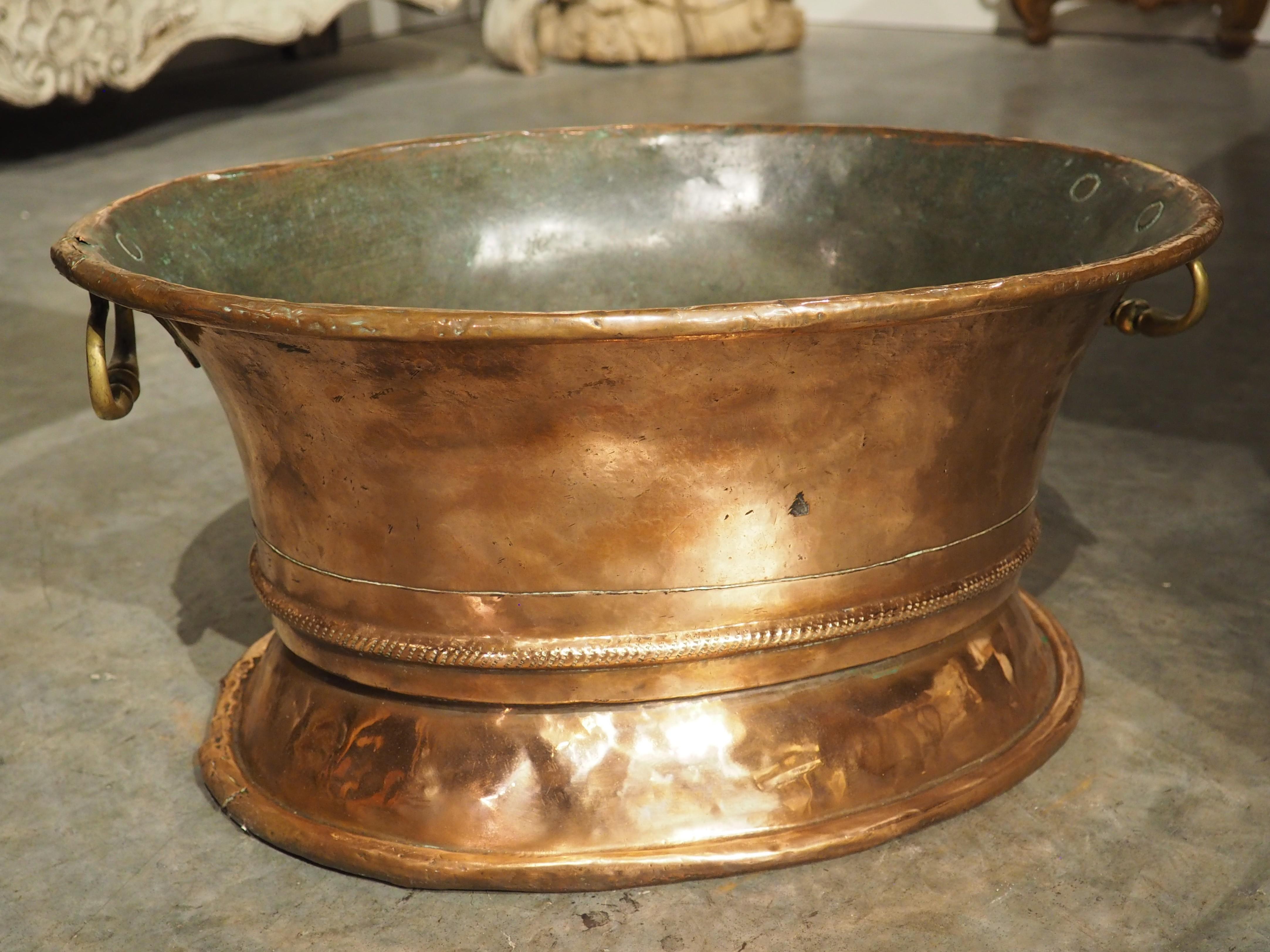 18th Century French Oval Copper Rafraîchissoir or Wine Bottle Cooler In Good Condition For Sale In Dallas, TX