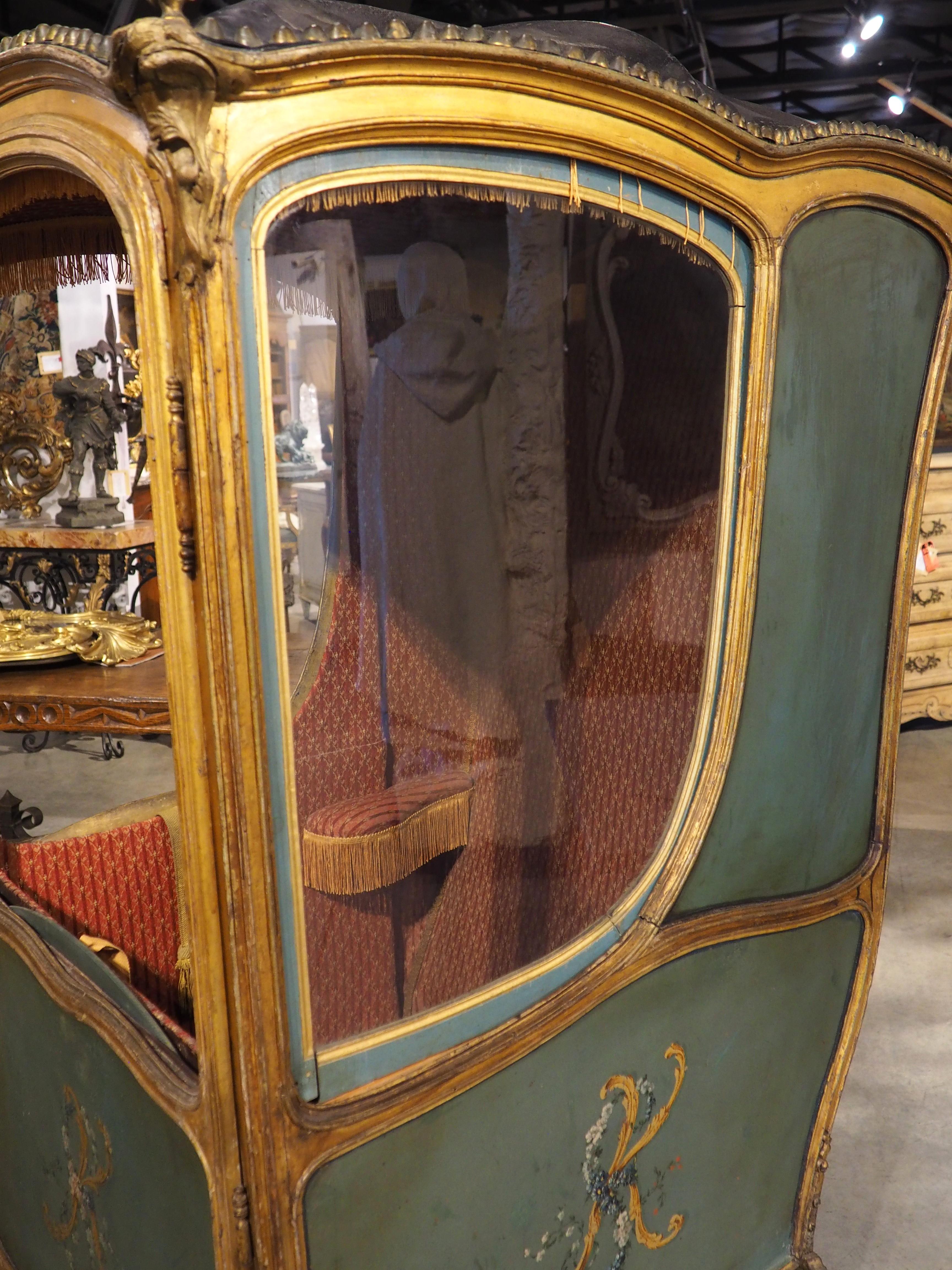 18th Century French Painted and Gilded Chaise à Porteurs, Sedan Chair In Good Condition In Dallas, TX
