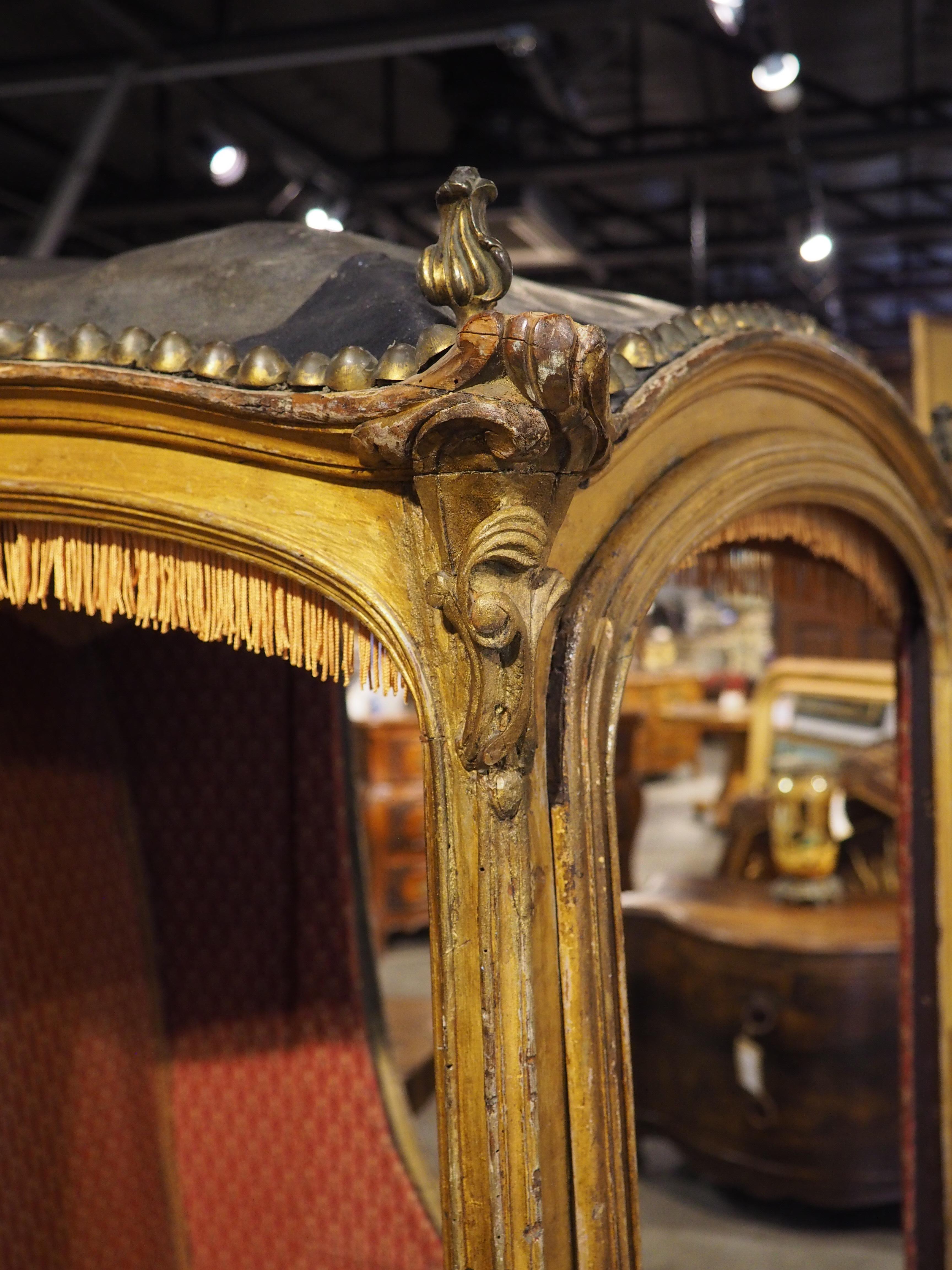 Metal 18th Century French Painted and Gilded Chaise à Porteurs, Sedan Chair