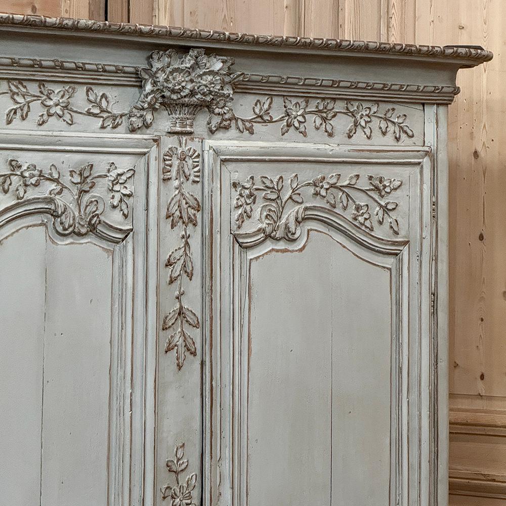 18th Century French Painted Armoire from Normandie In Good Condition For Sale In Dallas, TX