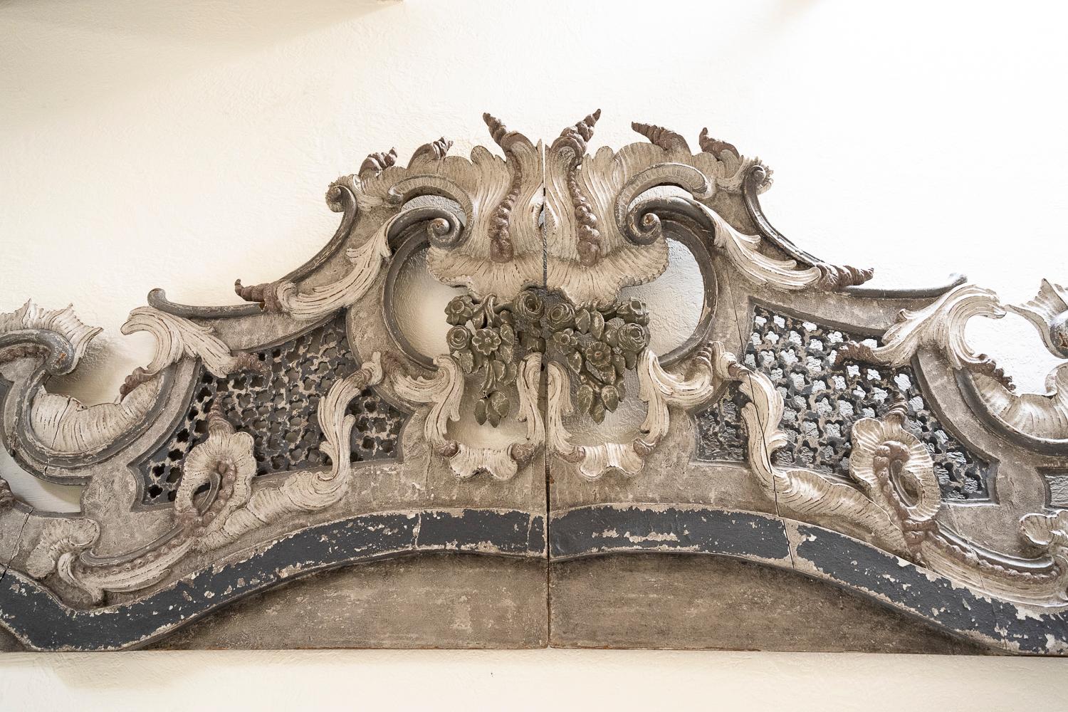 pediment paint