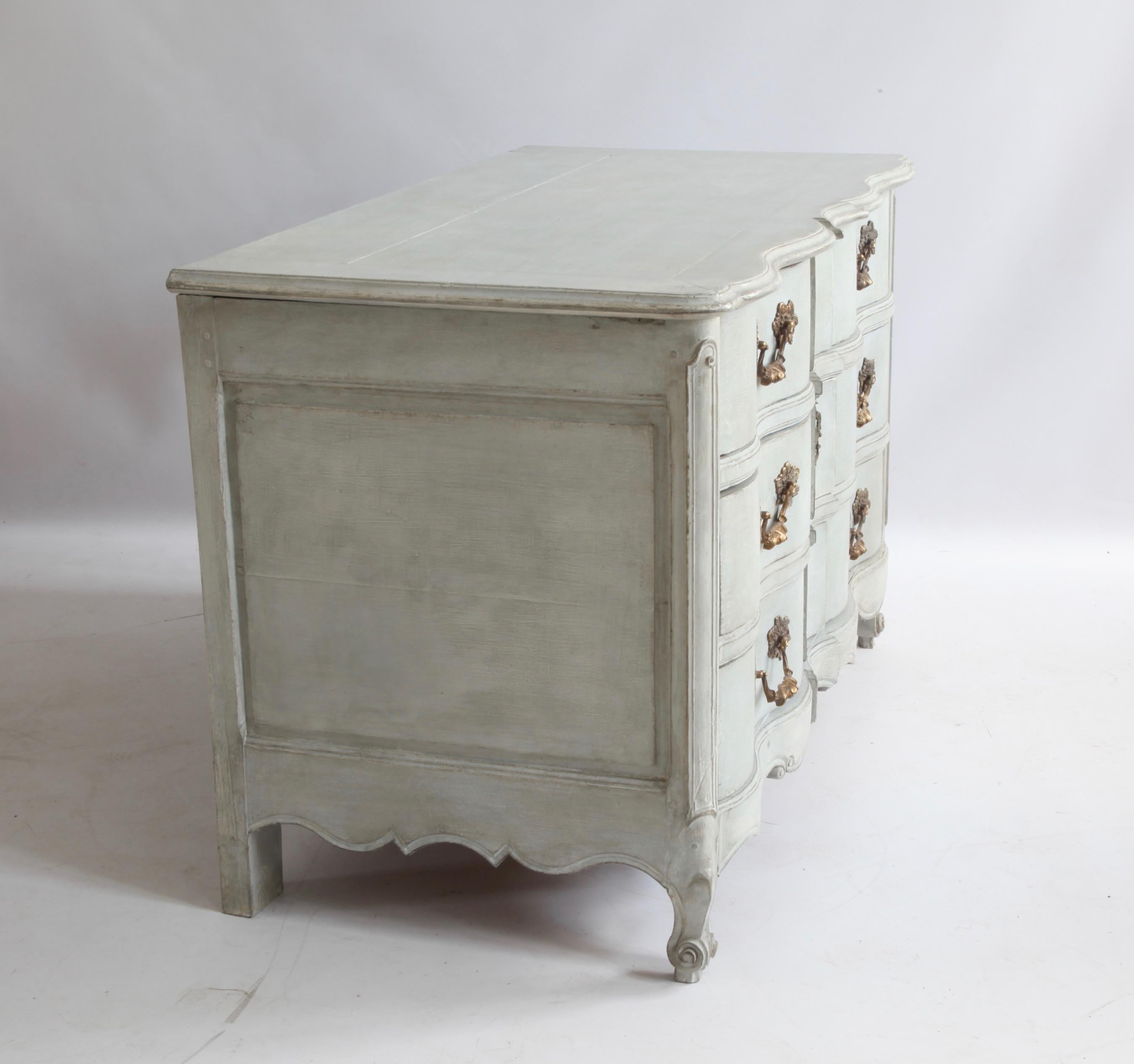 18th Century French Painted Chest of Drawers In Good Condition In London, Park Royal