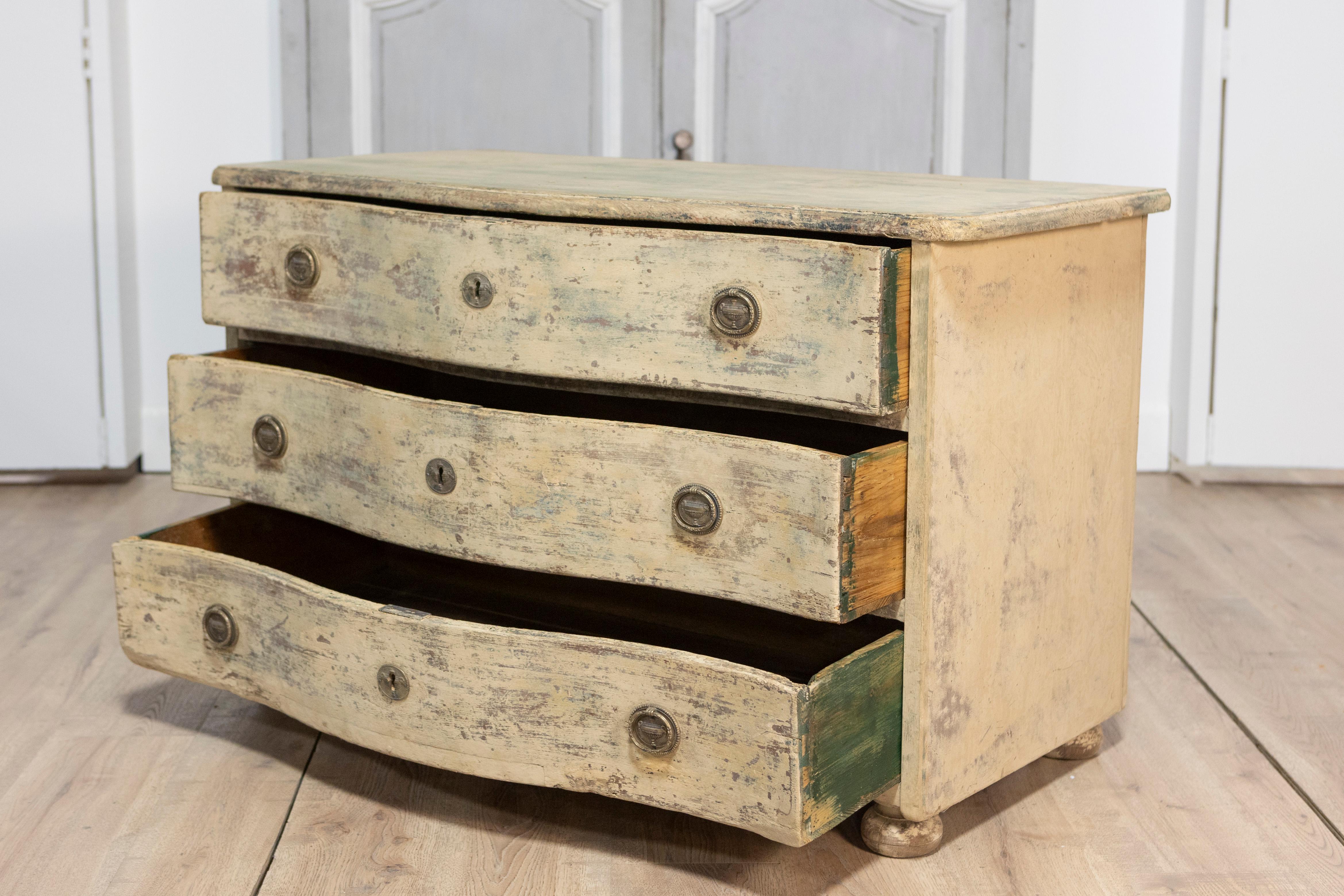 Francese Commode dipinta francese del XVIII secolo, circa 1760 in vendita