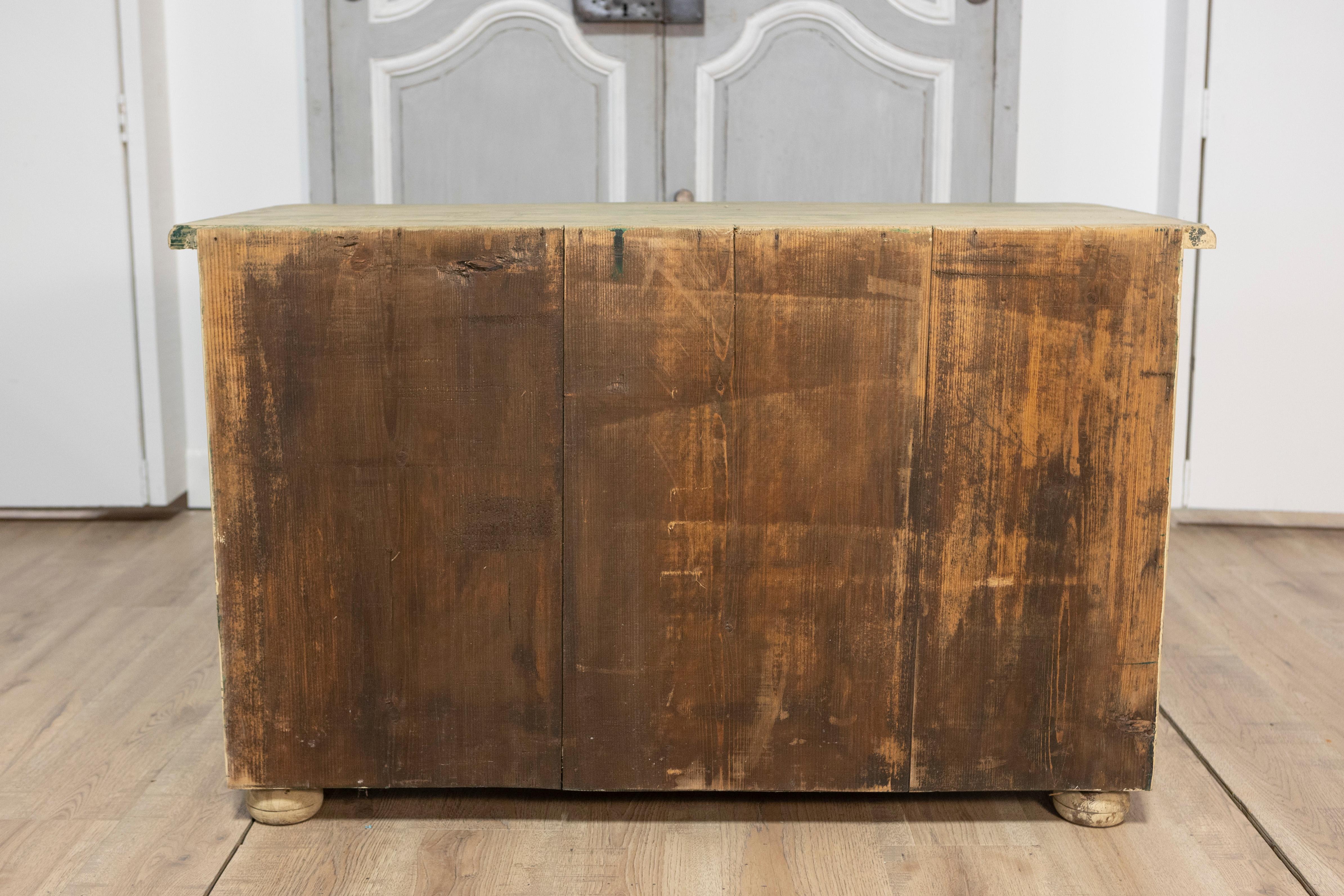 Fino al XVIII secolo Commode dipinta francese del XVIII secolo, circa 1760 in vendita