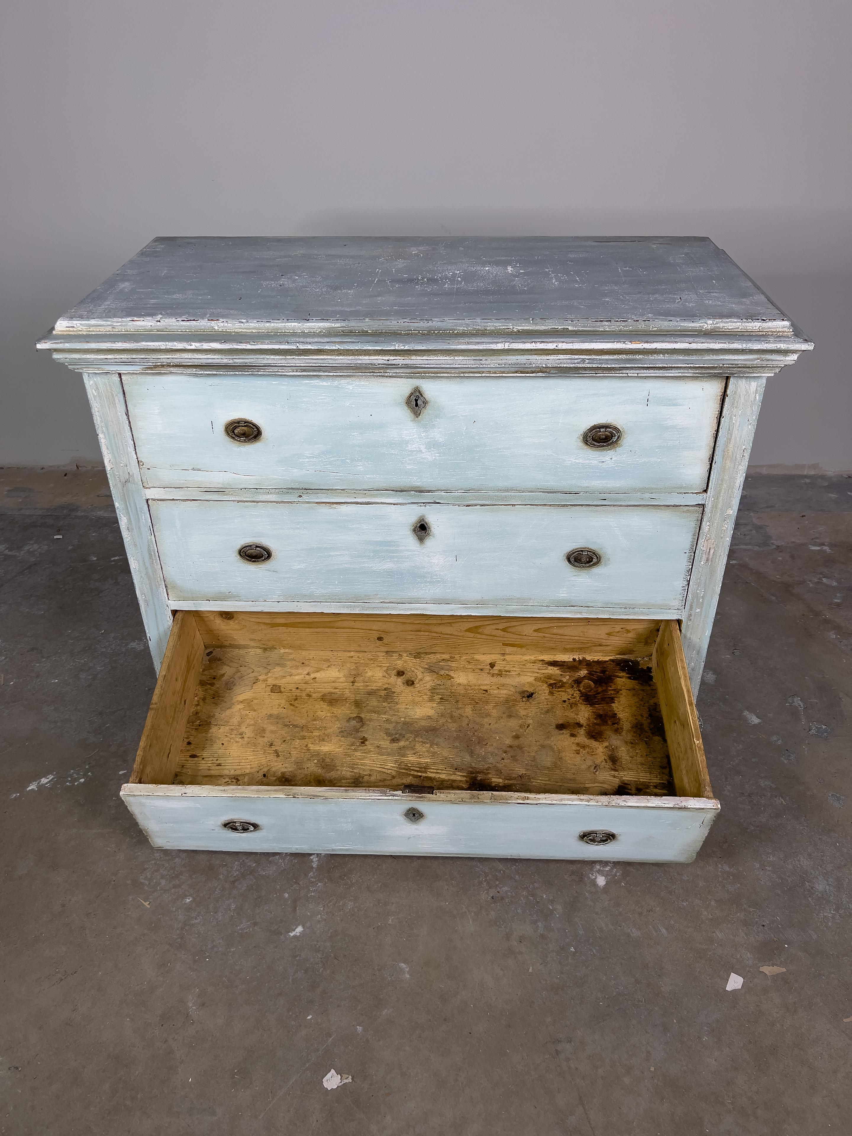 18th Century French Painted Commode For Sale 7