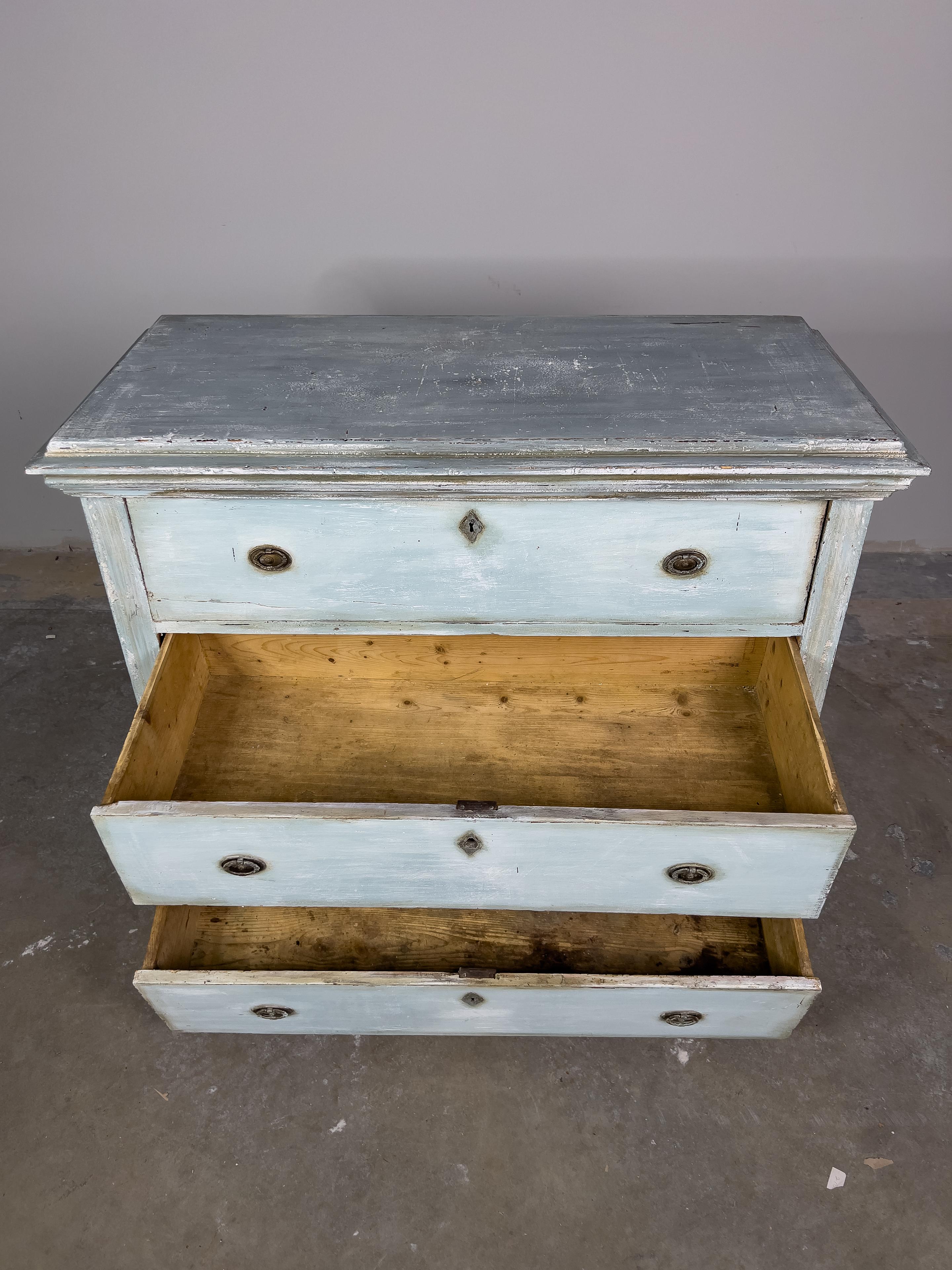 18th Century French Painted Commode For Sale 9