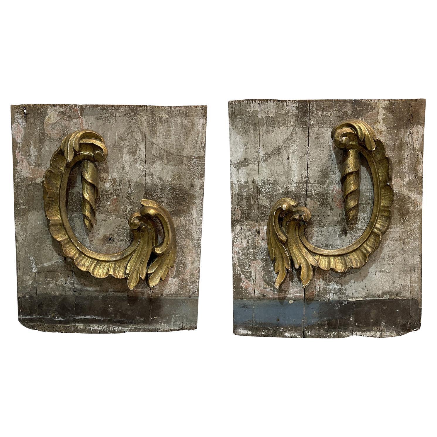 Coppia di rilievi da parete in legno di quercia del XVIII secolo French Rocaille in vendita