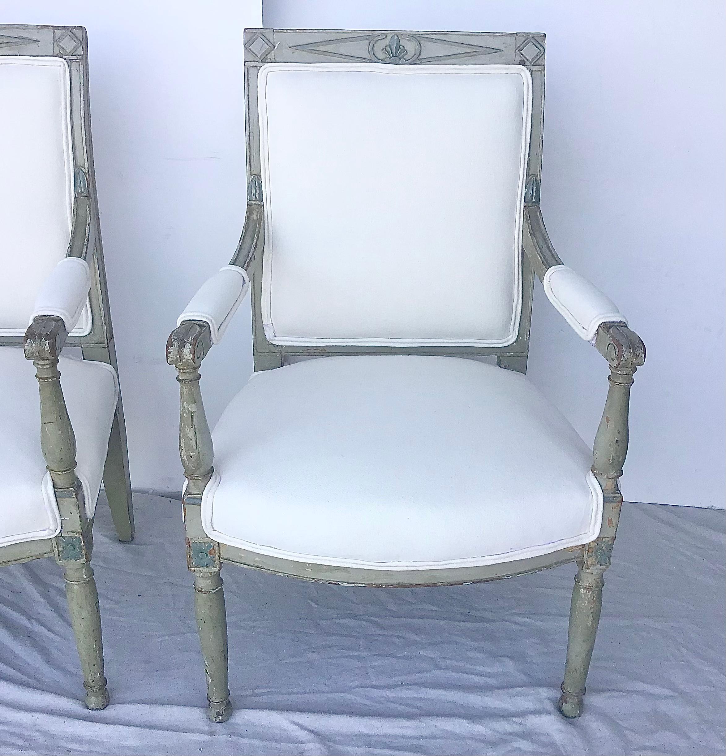 Paire de fauteuils de style Directoire franais du XVIIIe sicle en vente 4