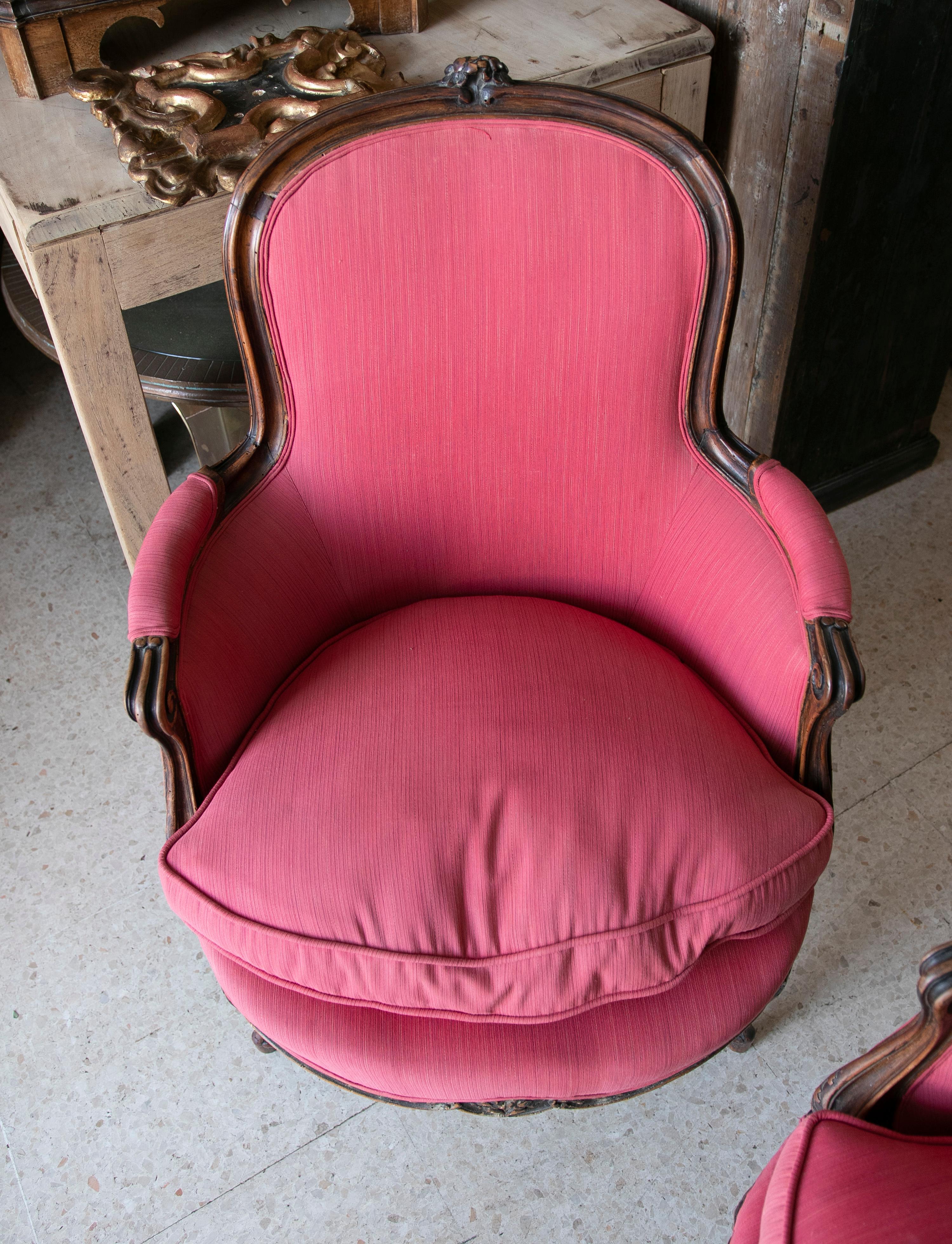 Paire de fauteuils en bois rembourrés du XVIIIe siècle français en vente 8