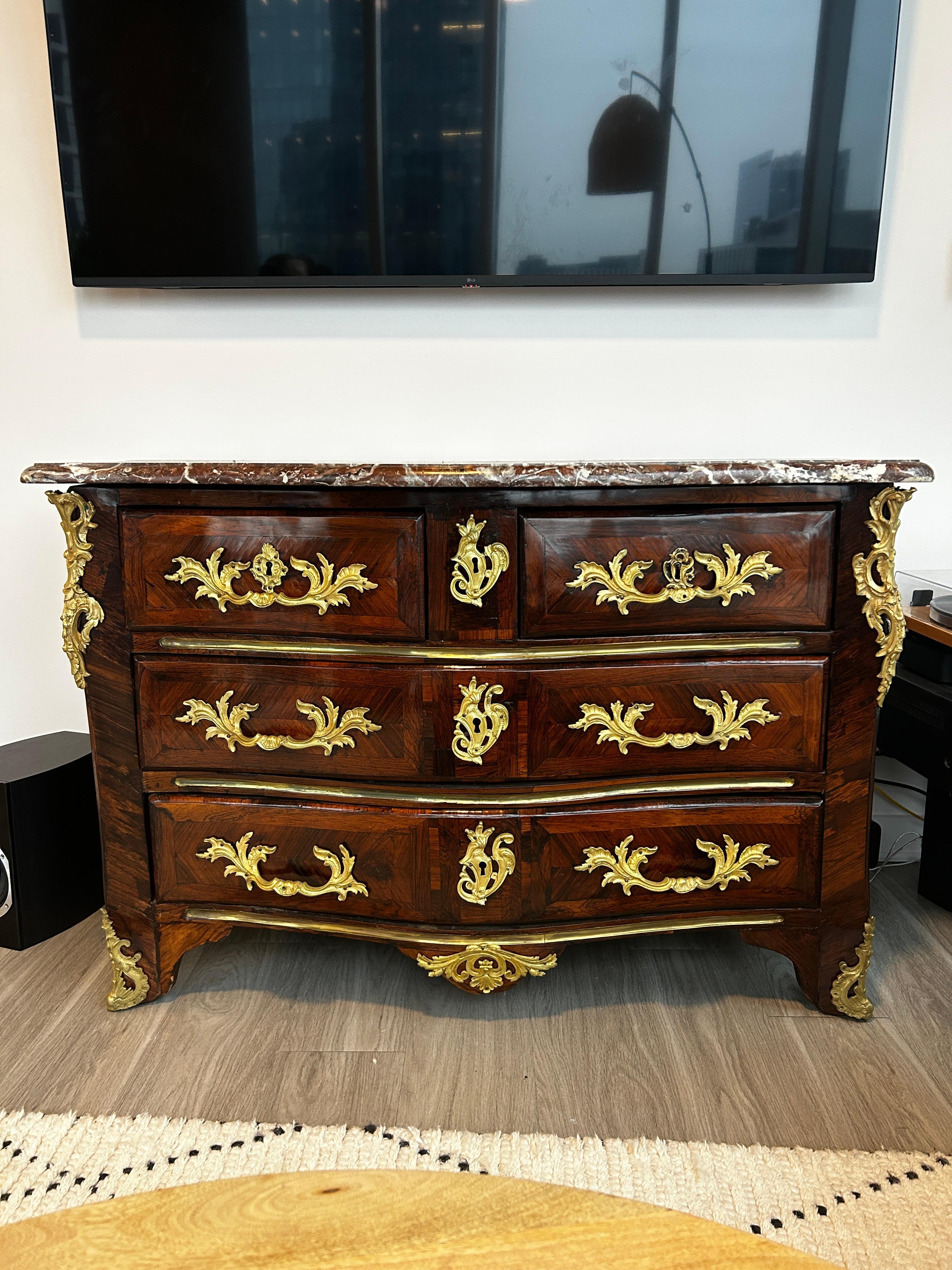 18th Century French Parisian Louis XV Commode For Sale 11