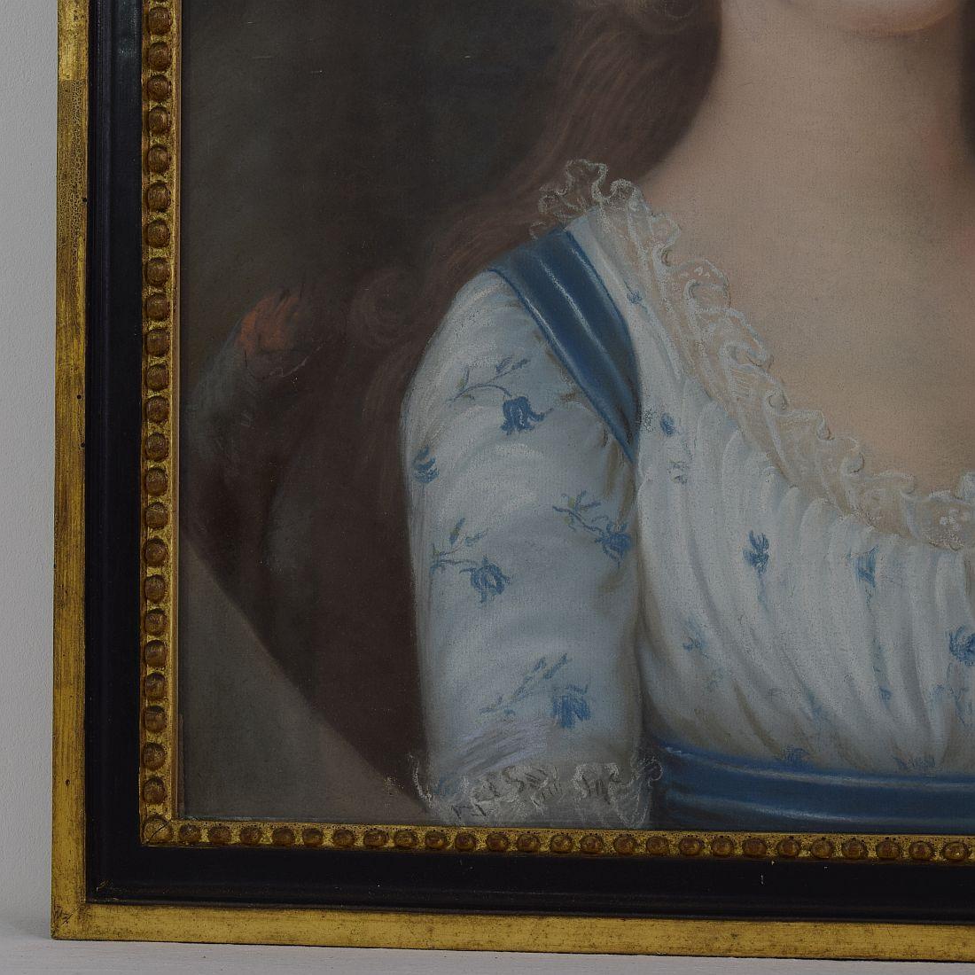 18th Century French Pastel Portrait of a Young Woman In Good Condition In Buisson, FR