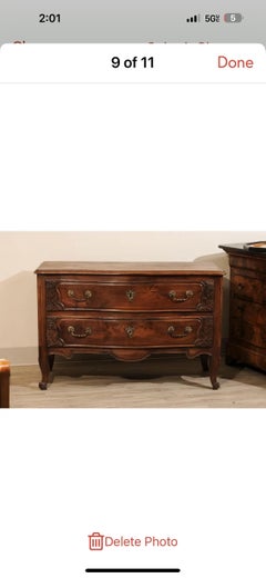 XVIIIe siècle Période française  Commode Louis XV à deux tiroirs