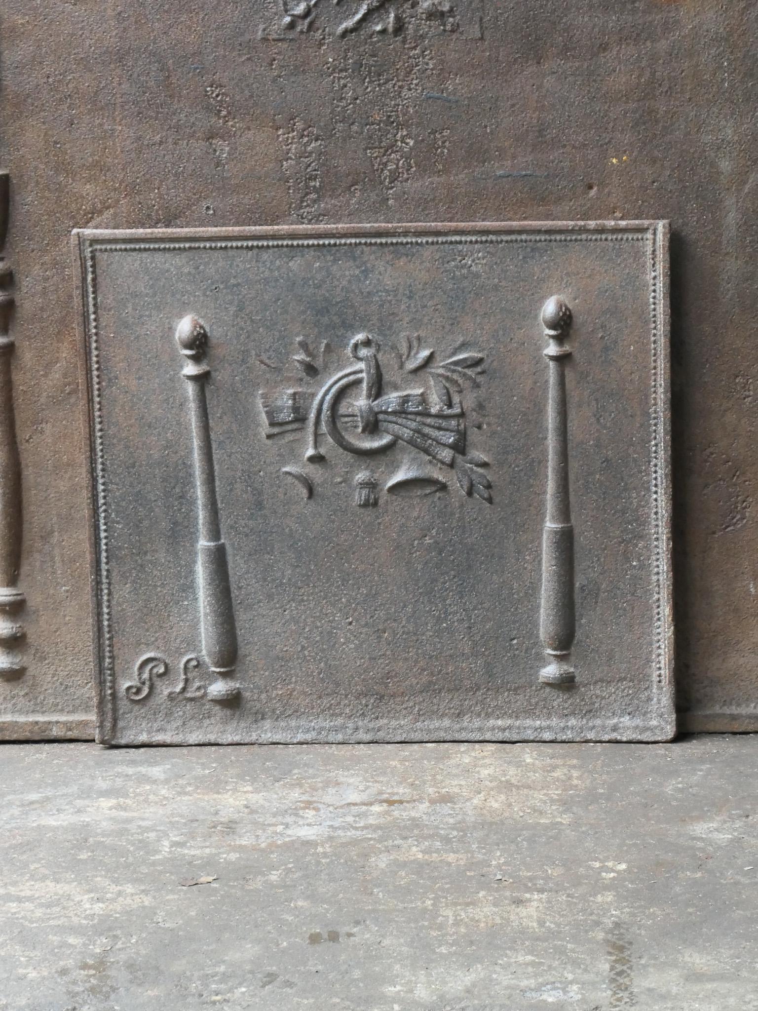 18th Century French 'Pillars with Decoration' Fireback / Backsplash, Louis XV In Good Condition For Sale In Amerongen, NL