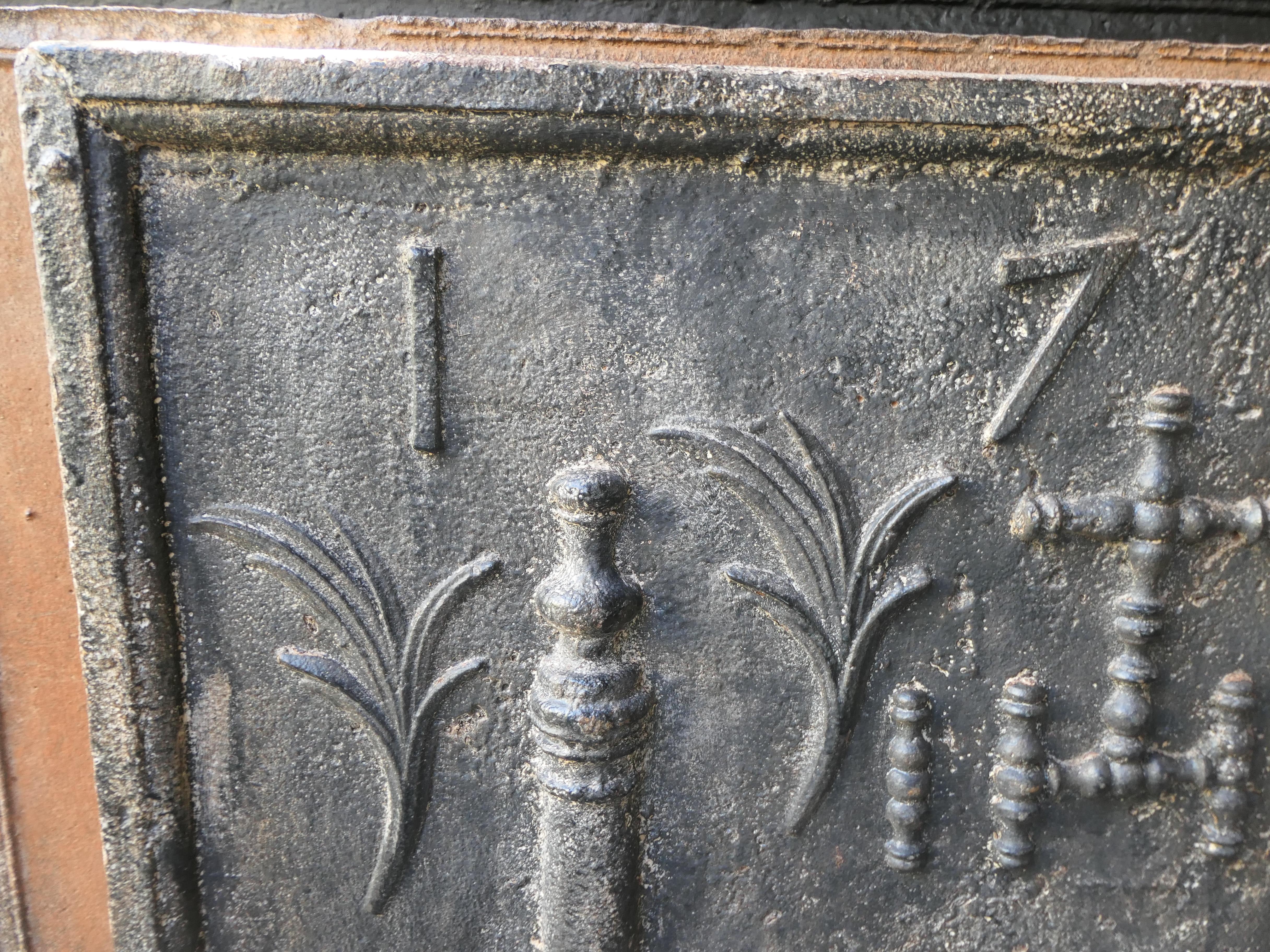 Französische „Säulen mit IHS-Monogramm“-Kaminsims aus dem 18. Jahrhundert im Angebot 3