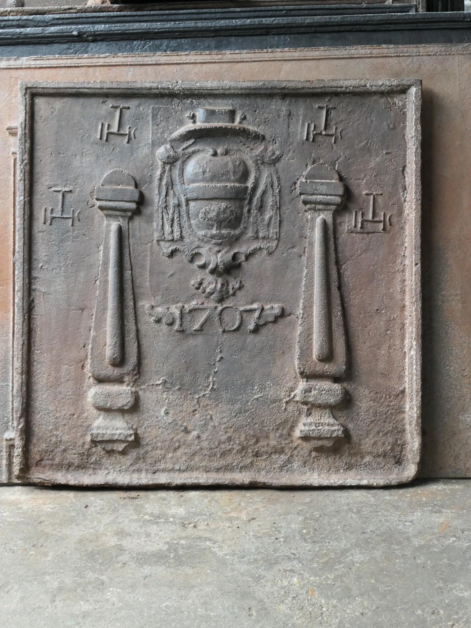 Louis XIV Plaque de cheminée du 18ème siècle « Pillars with IHS Monograms » en vente
