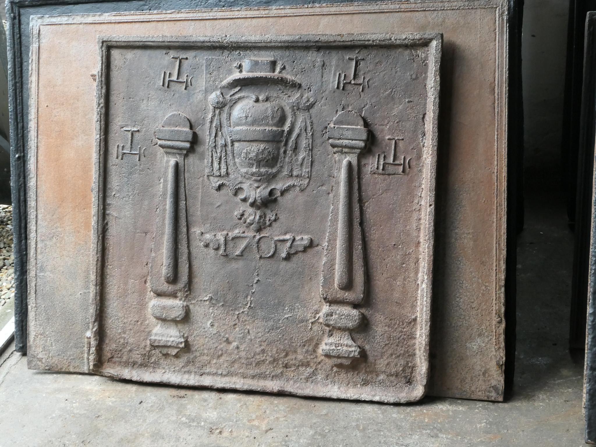 XVIIIe siècle Plaque de cheminée du 18ème siècle « Pillars with IHS Monograms » en vente