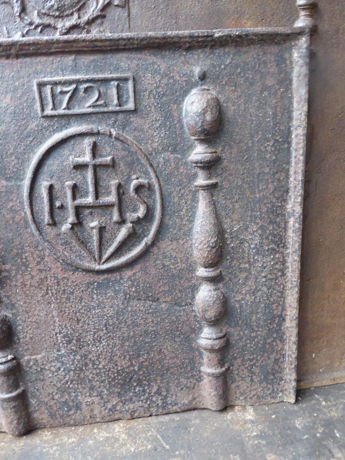 18th Century French 'Pillars with Medieval IHS Monogram' Fireback In Good Condition In Amerongen, NL