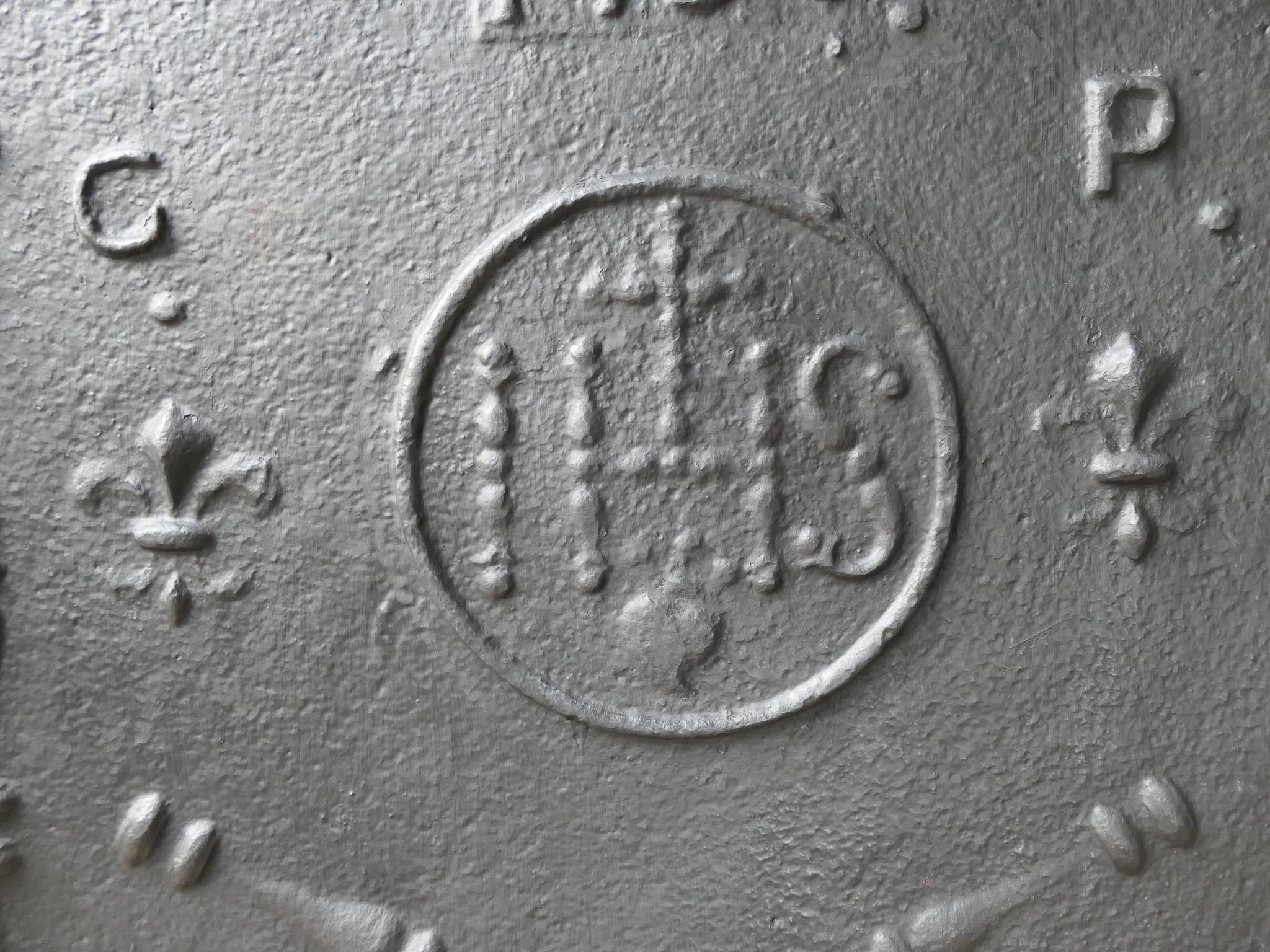 Fer Plaque de cheminée du 18ème siècle « Pillars with Medieval IHS Monograms » (Pillars avec monogrammes médiévaux) en vente