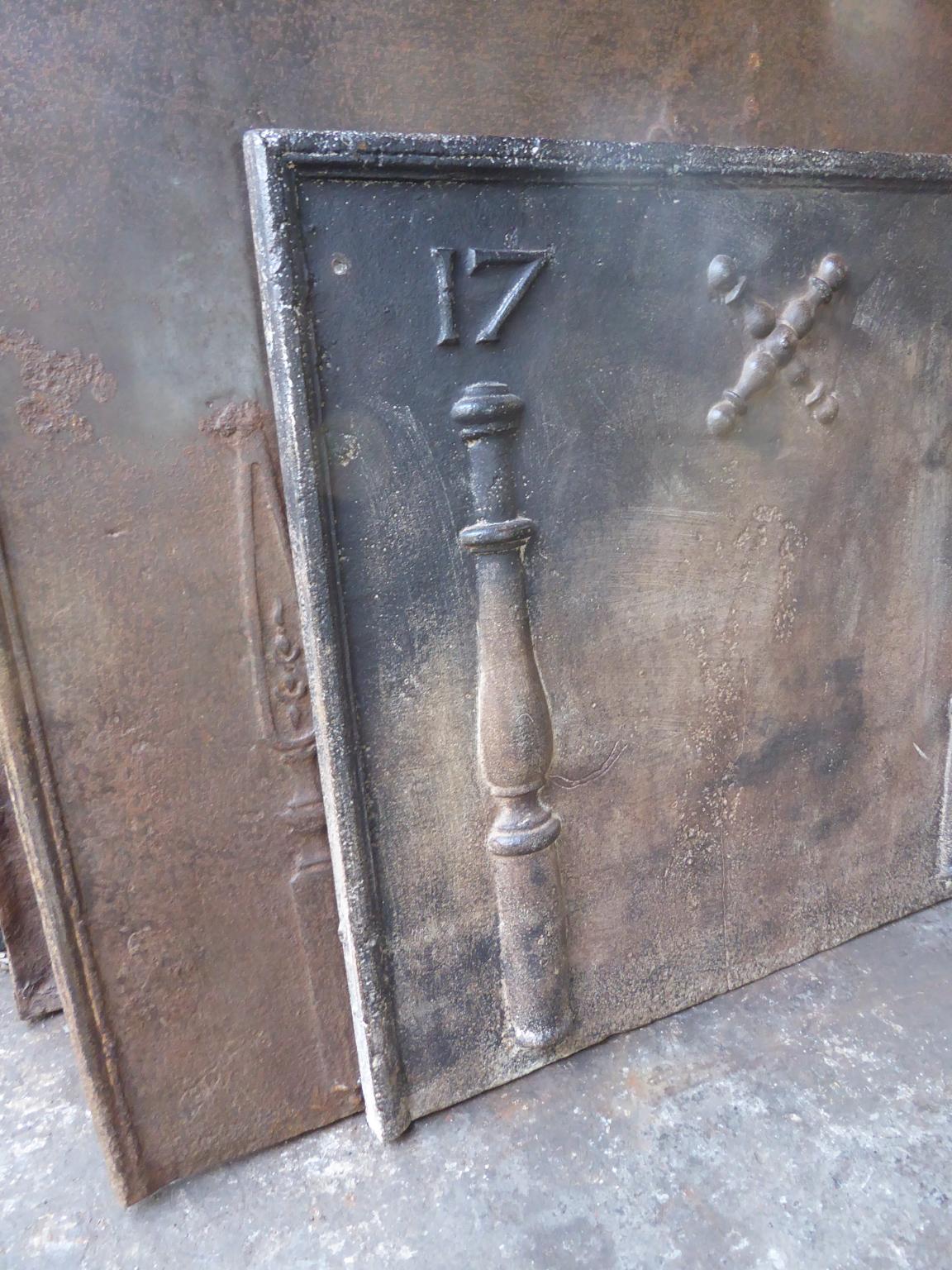 18th Century French 'Pillars with Saint Andrew's Cross' Fireback / Backsplash In Good Condition For Sale In Amerongen, NL