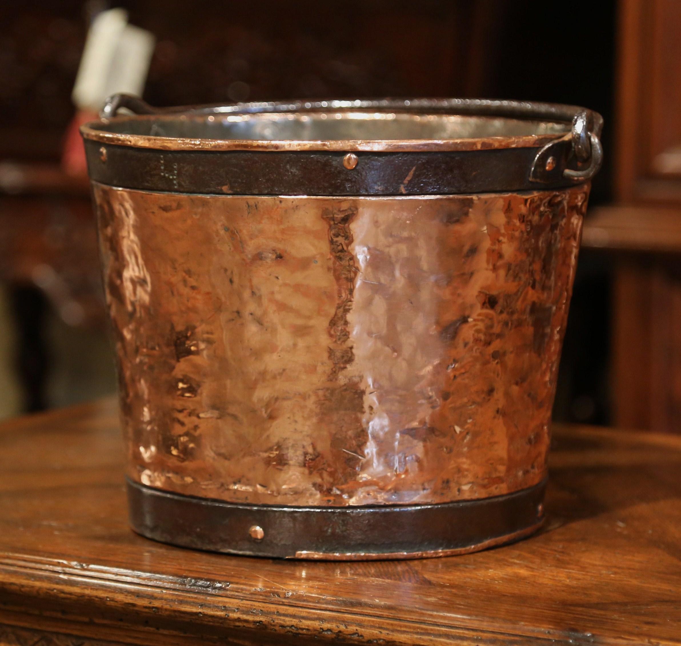 18th Century French Polished Copper and Iron Measure Bucket In Excellent Condition In Dallas, TX