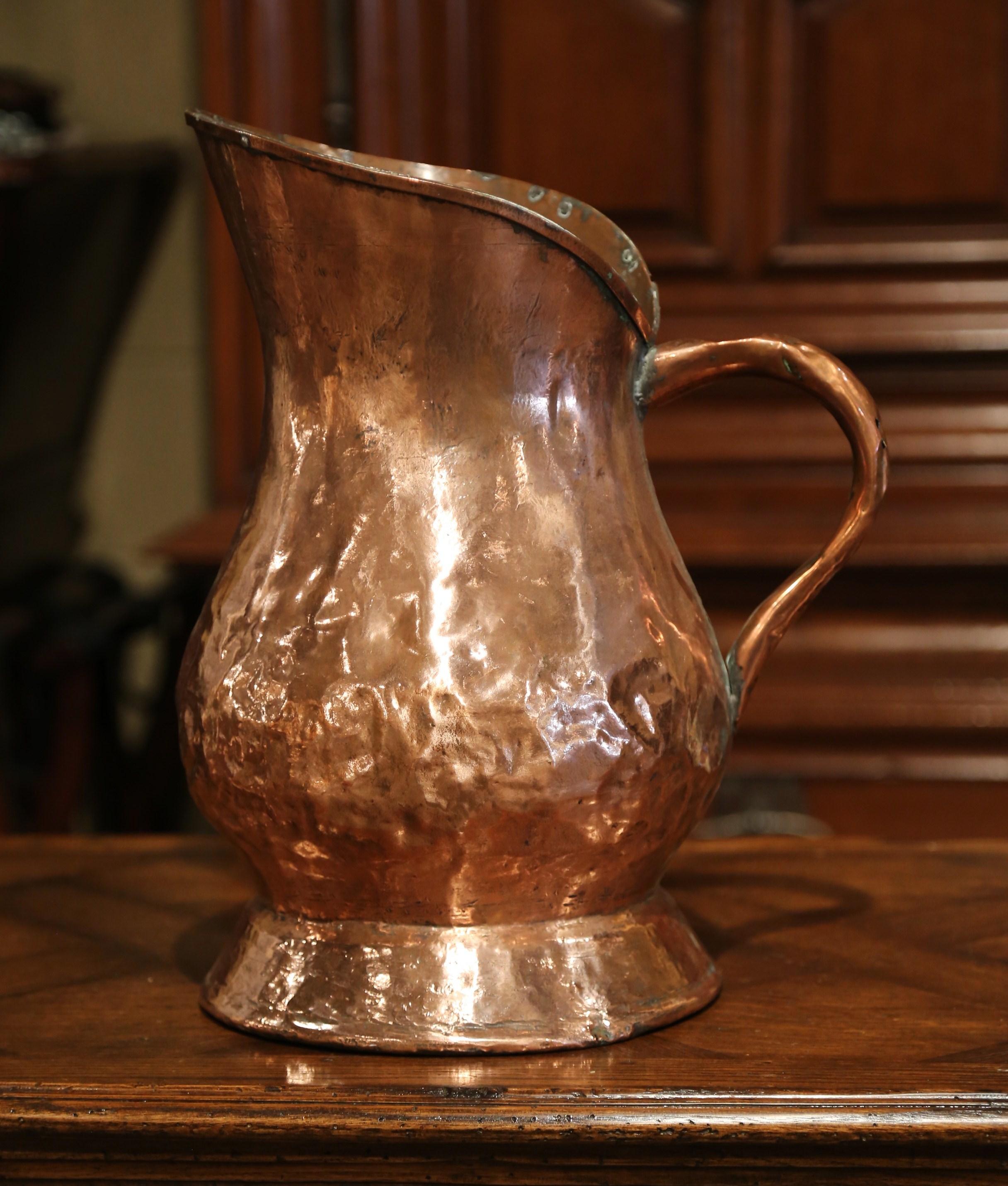 Place this antique coal basket next to your front door to catch umbrellas. Crafted in France circa 1780 and made of copper with a large side handle, this country decorative basket has a wide pouring mouth over a round body and base. The tall bucket