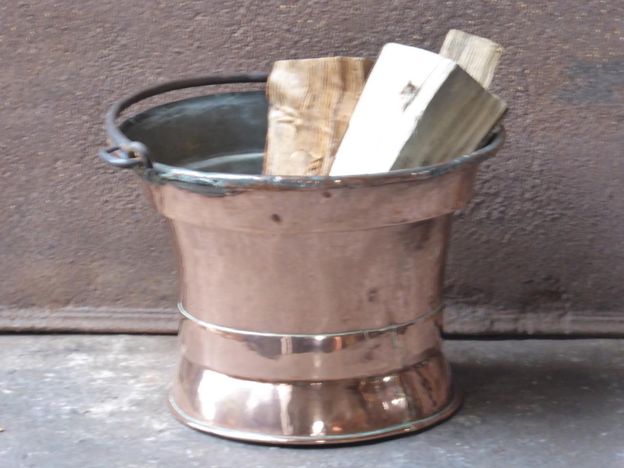 18th Century French Polished Copper Log Holder or Log Basket For Sale 4