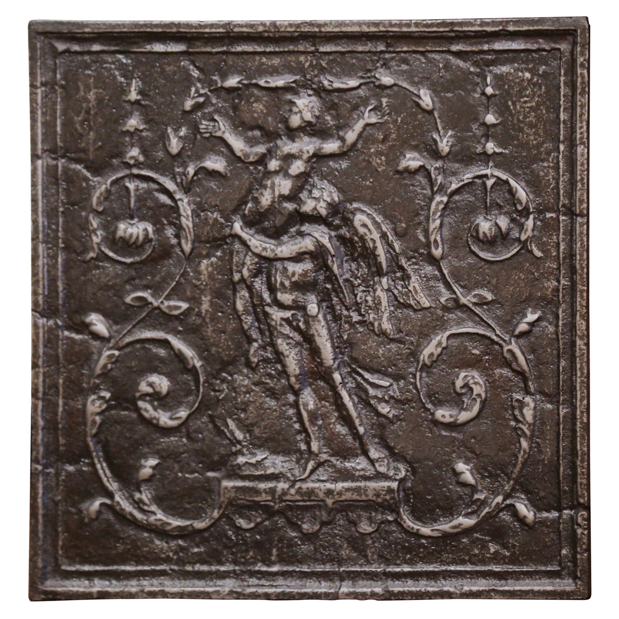 Französischer Kaminschirm aus poliertem Eisen des 18. Jahrhunderts mit Allegotik-Szene