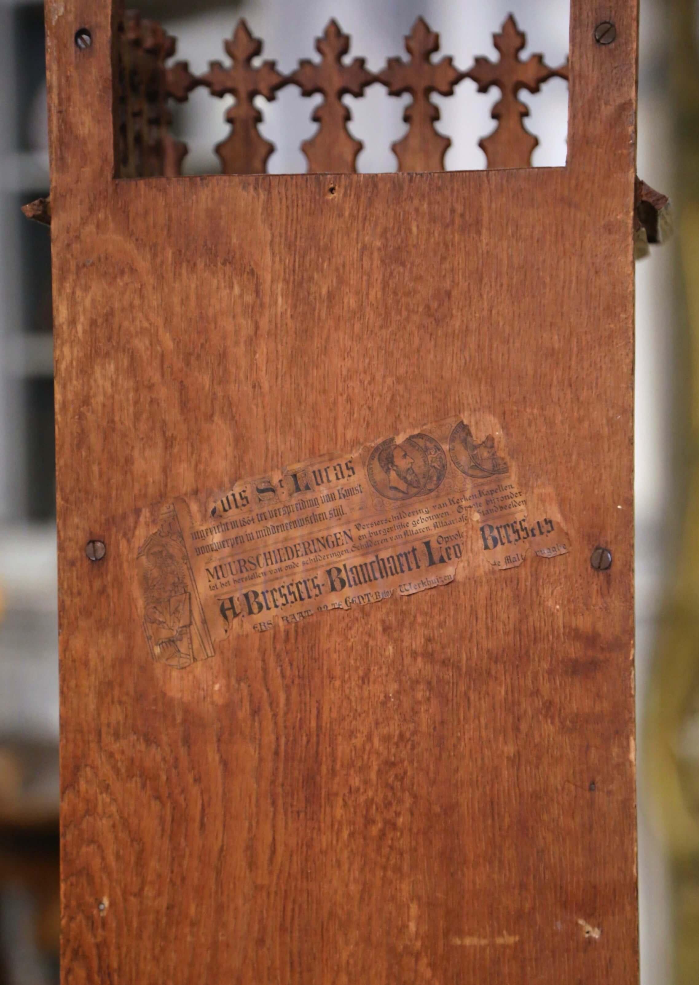 18. Jahrhundert Französisch Polychromie geschnitzt Moses Figur in gotischen Eiche Nische im Angebot 3