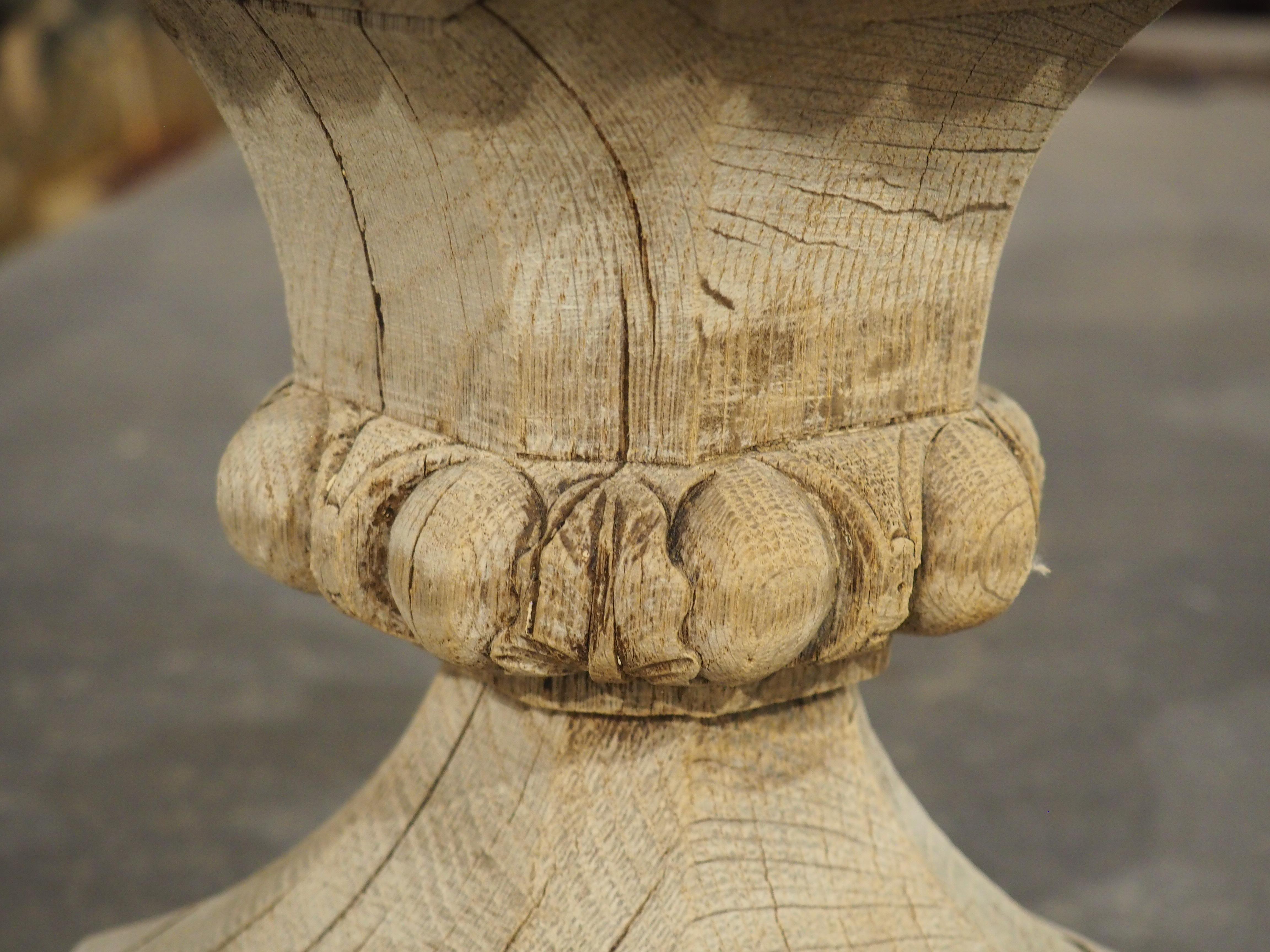 Finiale francese Pot Feu del XVIII secolo in Oak intagliato in vendita 4