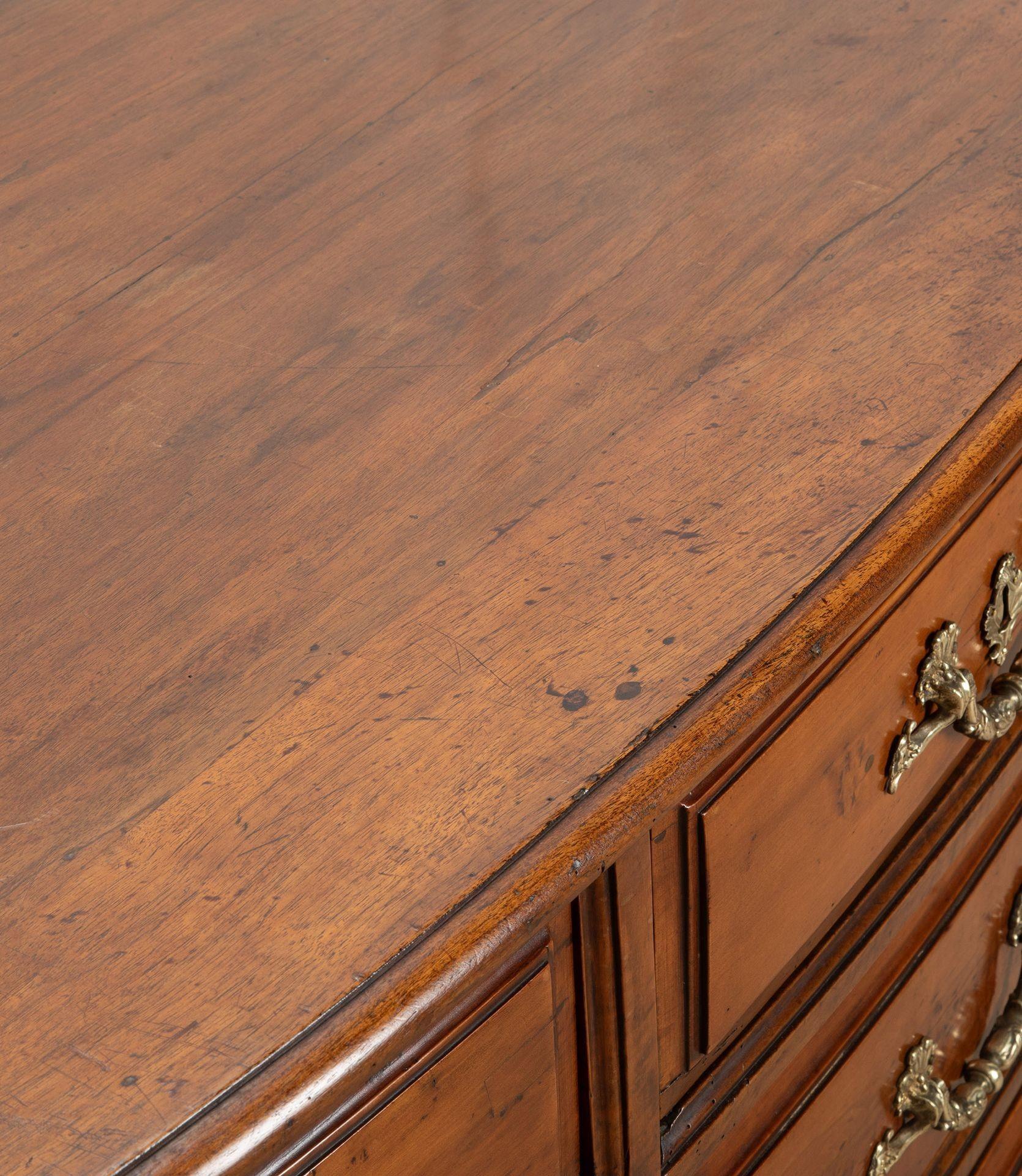 18th Century French Provençal Bow Front Commode For Sale 5