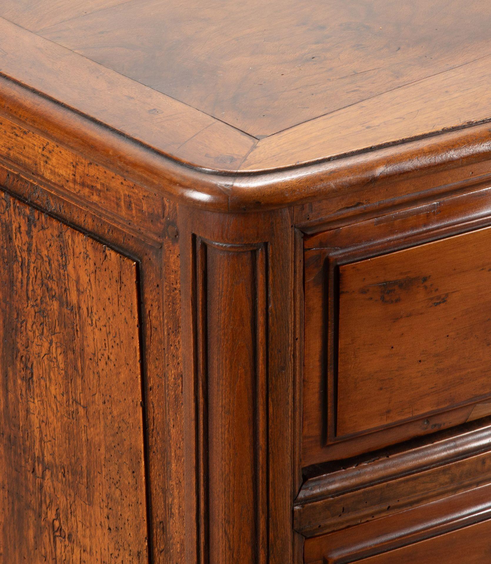 18th Century French Provençal Bow Front Commode For Sale 1