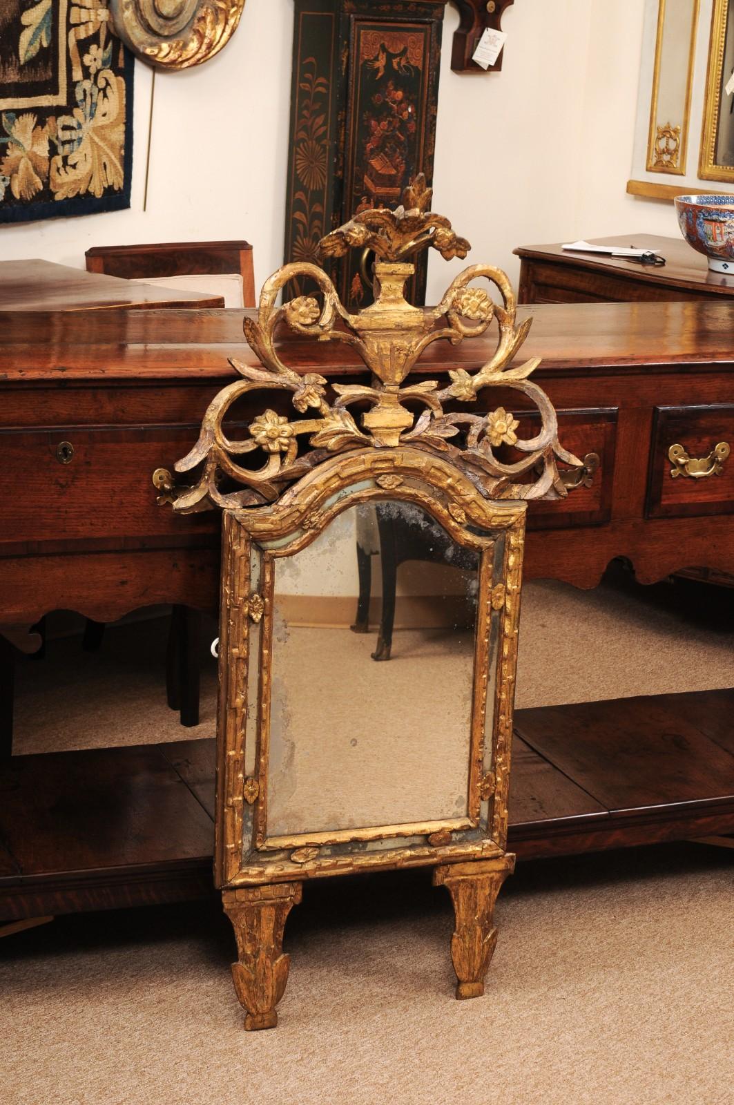 Francese Specchio in legno dorato provenzale francese del XVIII secolo, 1780 ca. in vendita