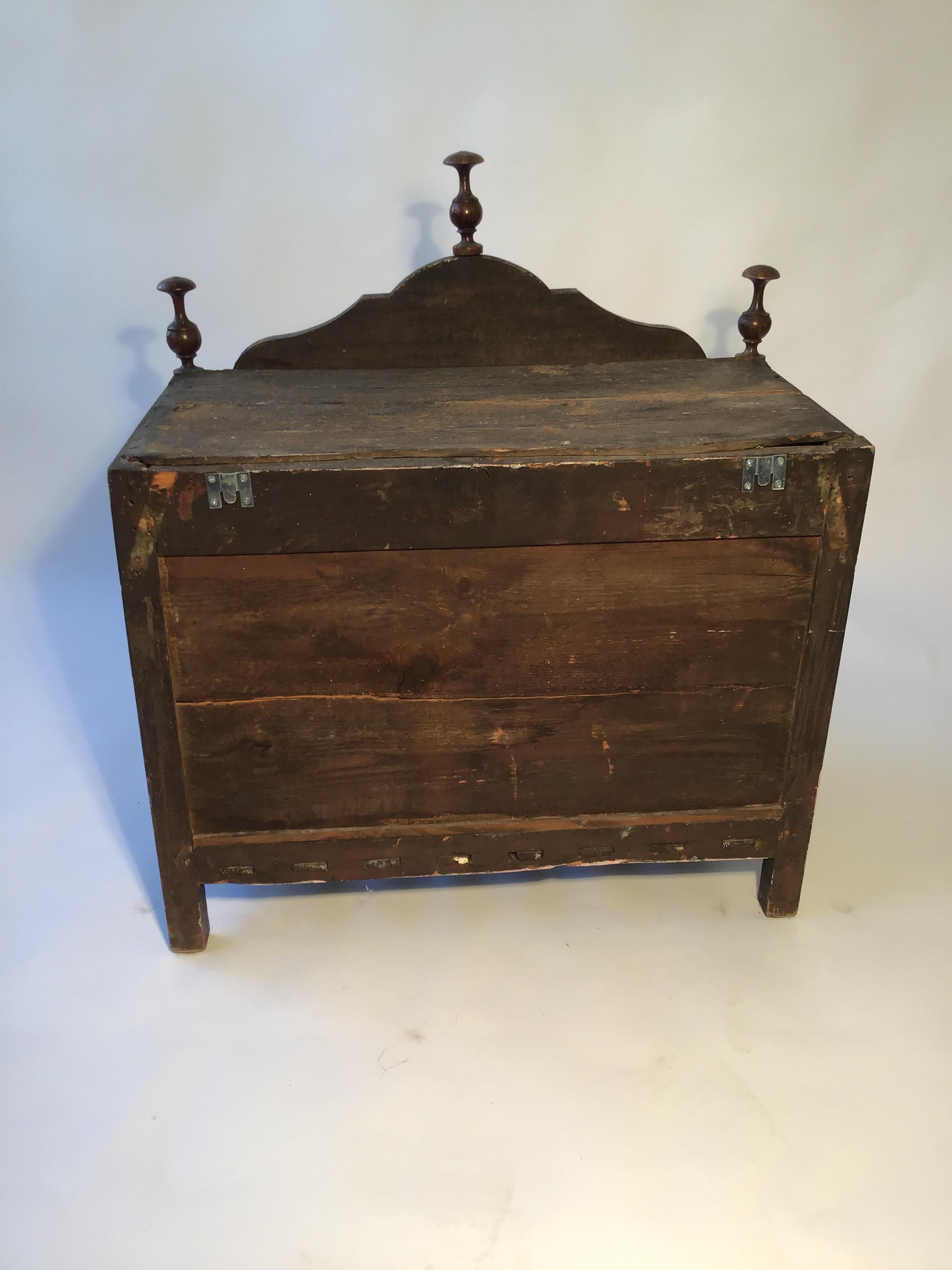 18th Century French Provençal Louis XV Walnut Panetiere For Sale 5