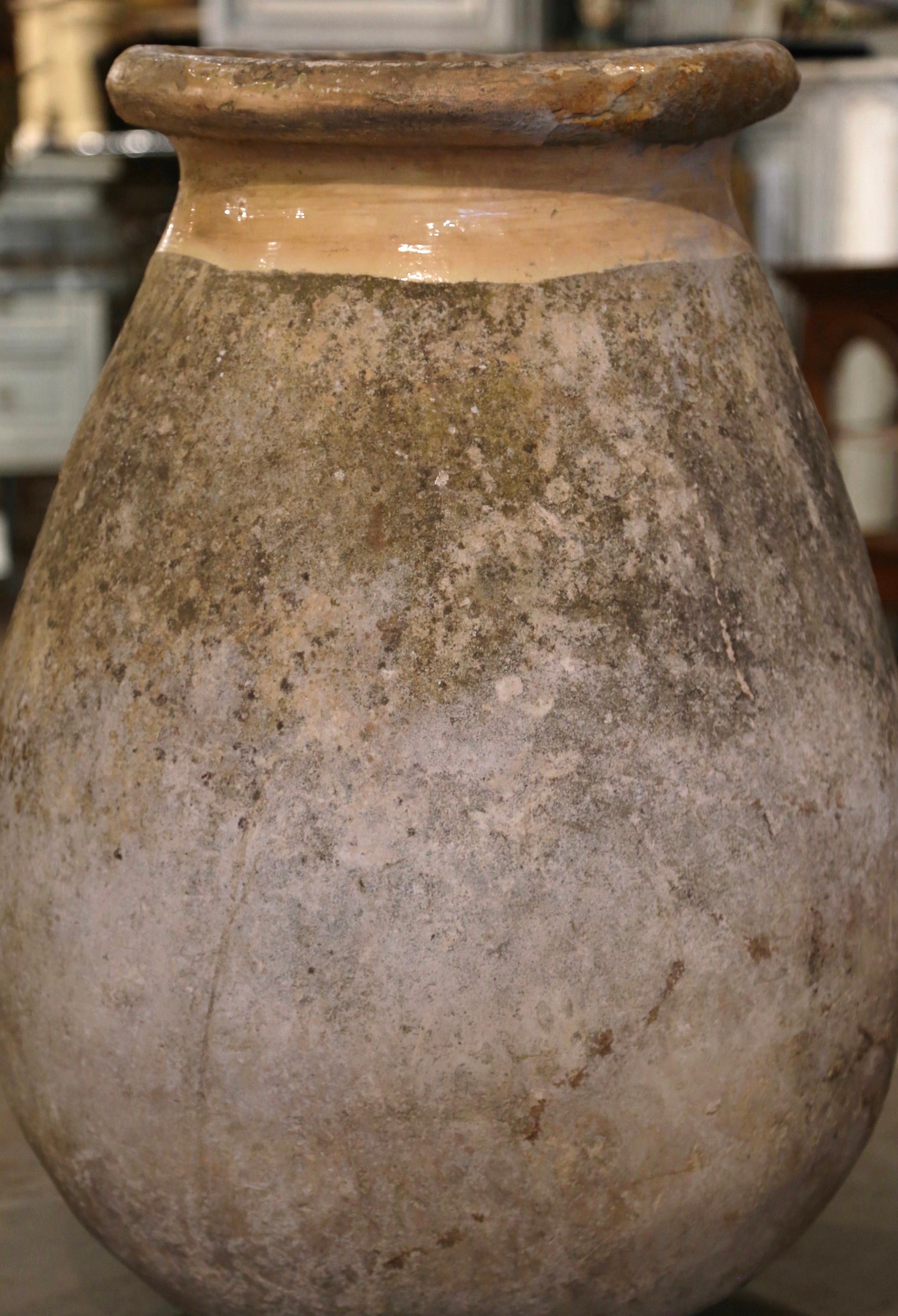 Français Pot à huile d'olivier provençal français du 18ème siècle en terre cuite de Biot  en vente