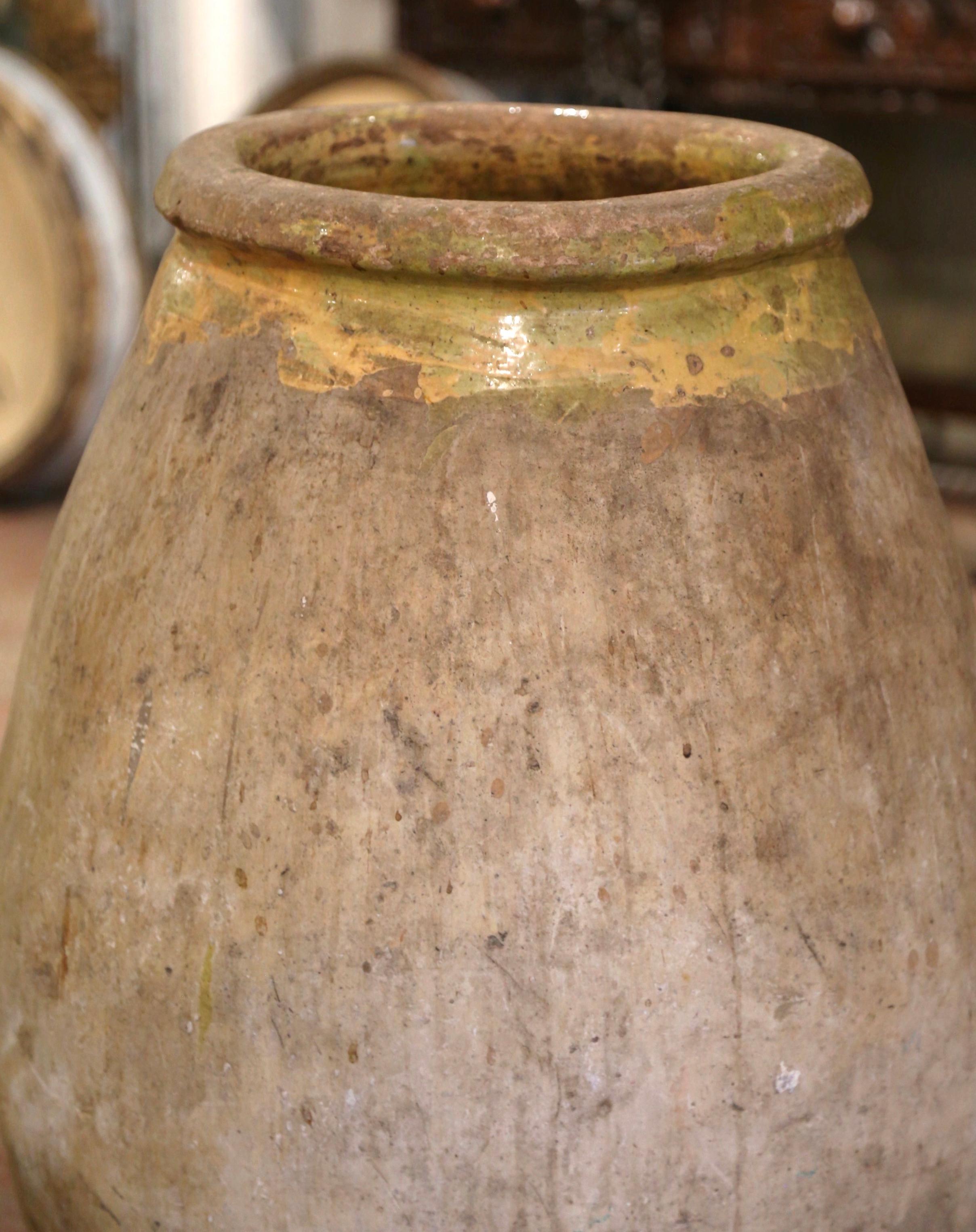 Français Pot à huile d'olivier provençal français du 18ème siècle en terre cuite de Biot  en vente