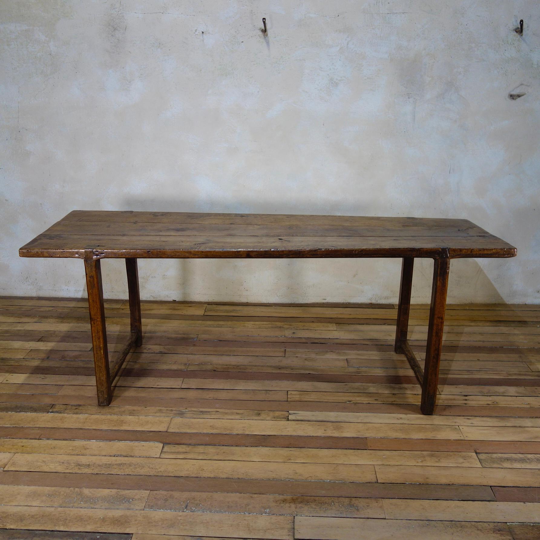 An 18th Century French Primitive Cherrywood Farmhouse Table - Vernacular In Fair Condition In Basingstoke, Hampshire