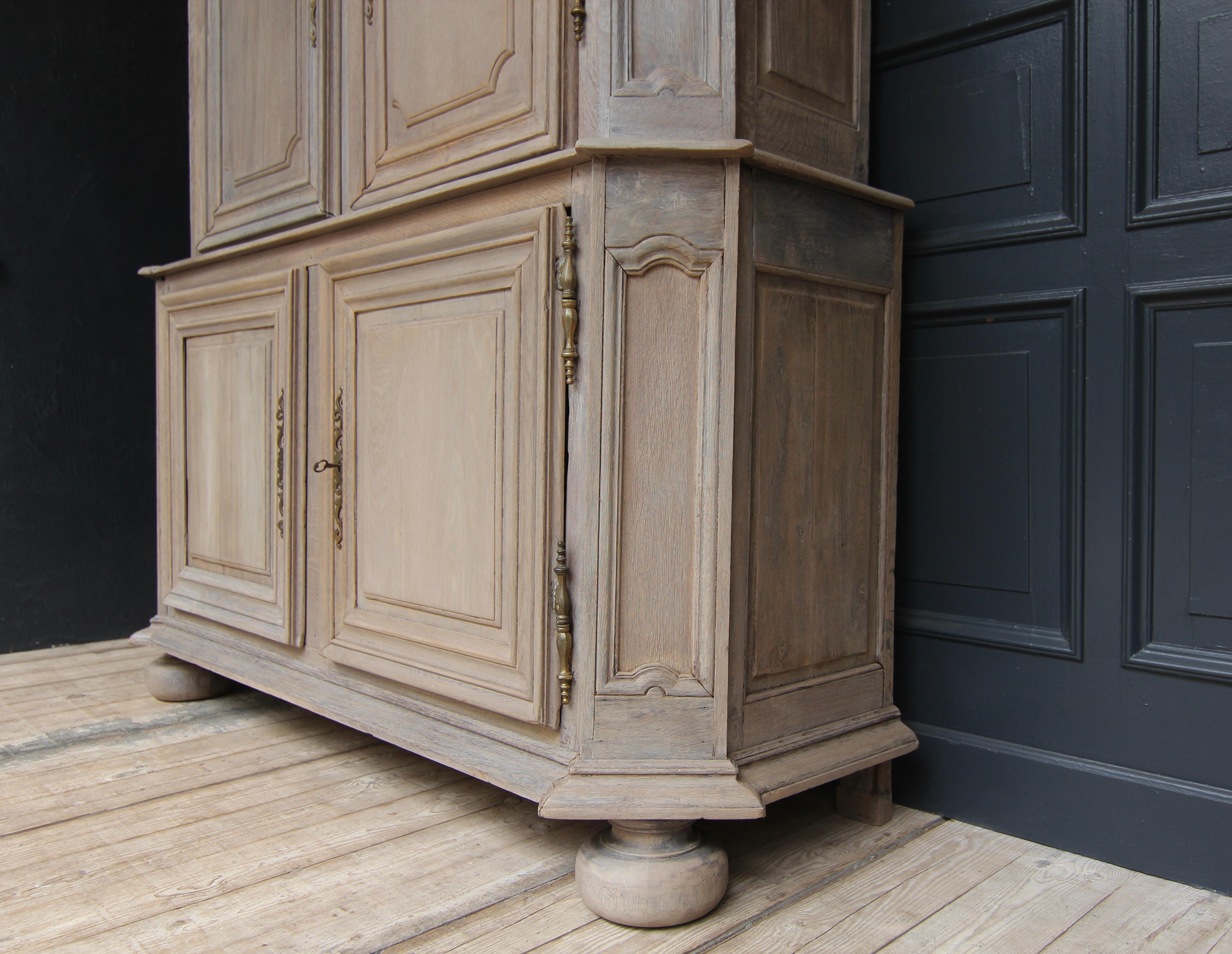 18th Century French Provincial Louis XIV Buffet à deux corps Cabinet 5