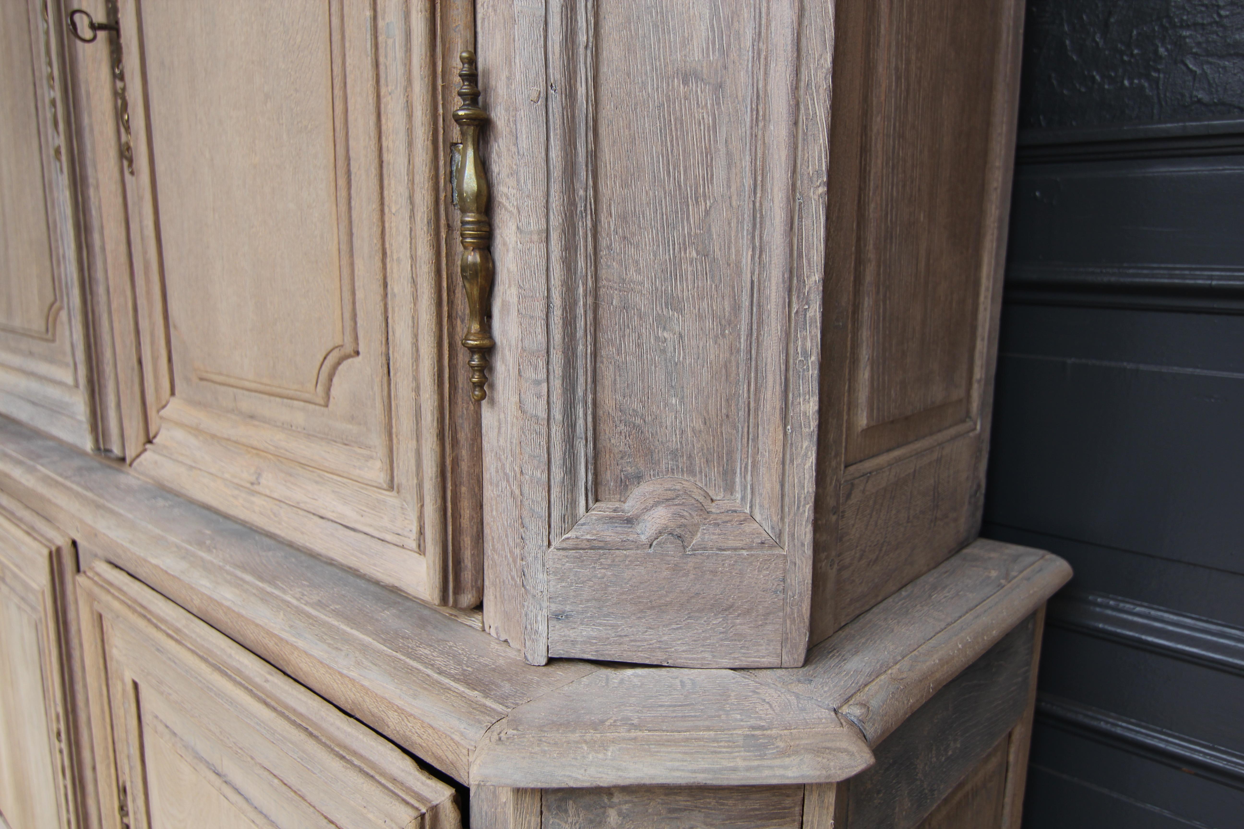 18th Century French Provincial Louis XIV Buffet à deux corps Cabinet 9